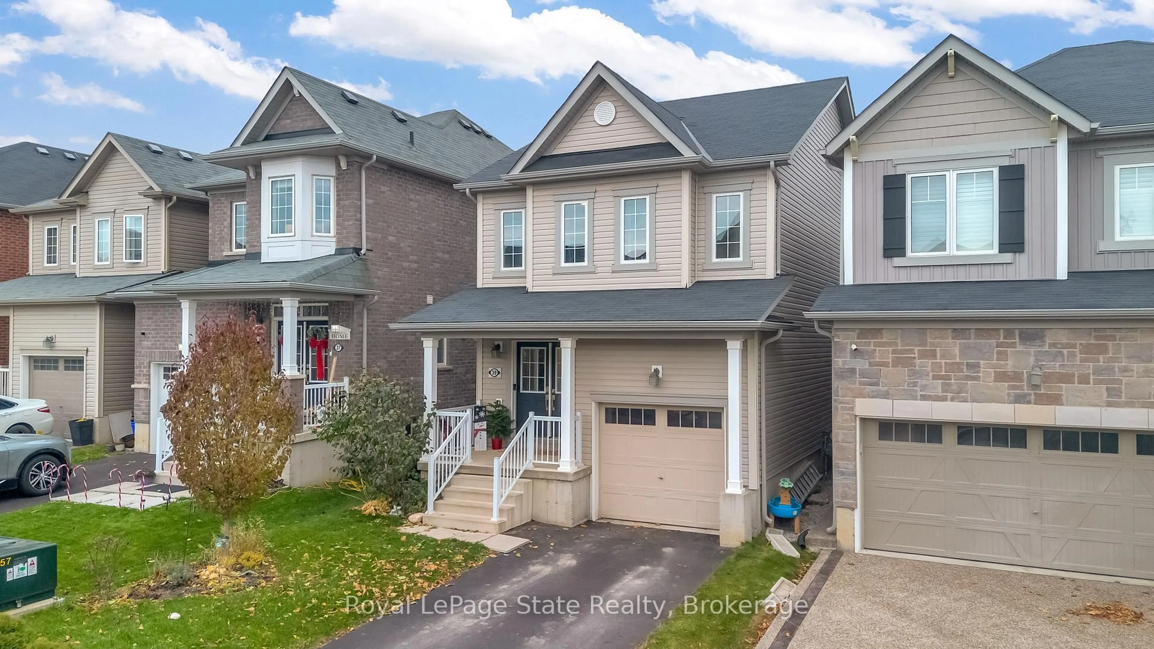 A pic from outside/outdoor area/front of a property/back of a property/a pic from drone, street for 39 Mccargow Dr, Haldimand Ontario N3W 0C3