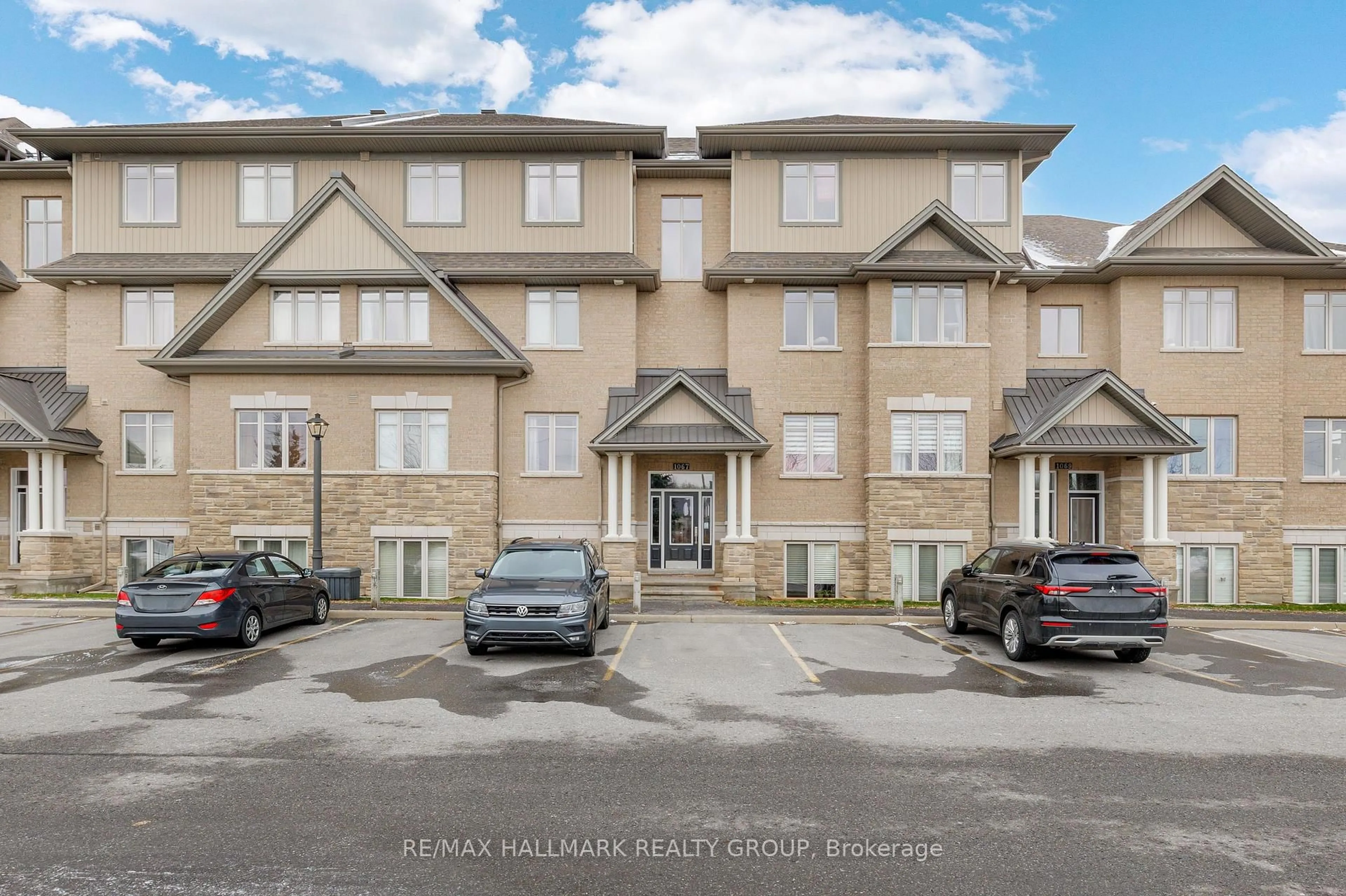 A pic from outside/outdoor area/front of a property/back of a property/a pic from drone, unknown for 1067 Beryl Private ## B, Ottawa Ontario K1V 2M4