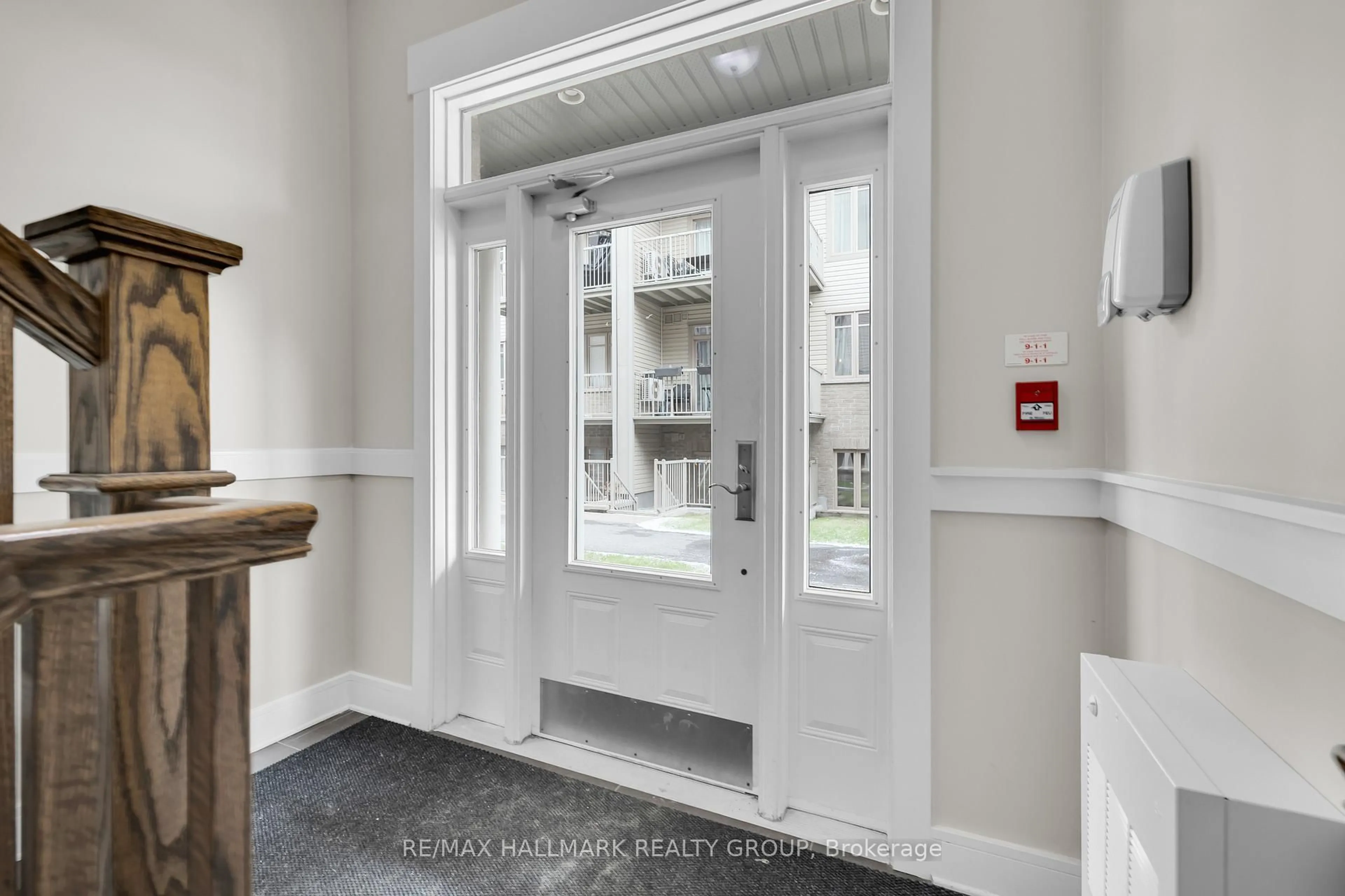 Indoor entryway for 1067 Beryl Private ## B, Ottawa Ontario K1V 2M4