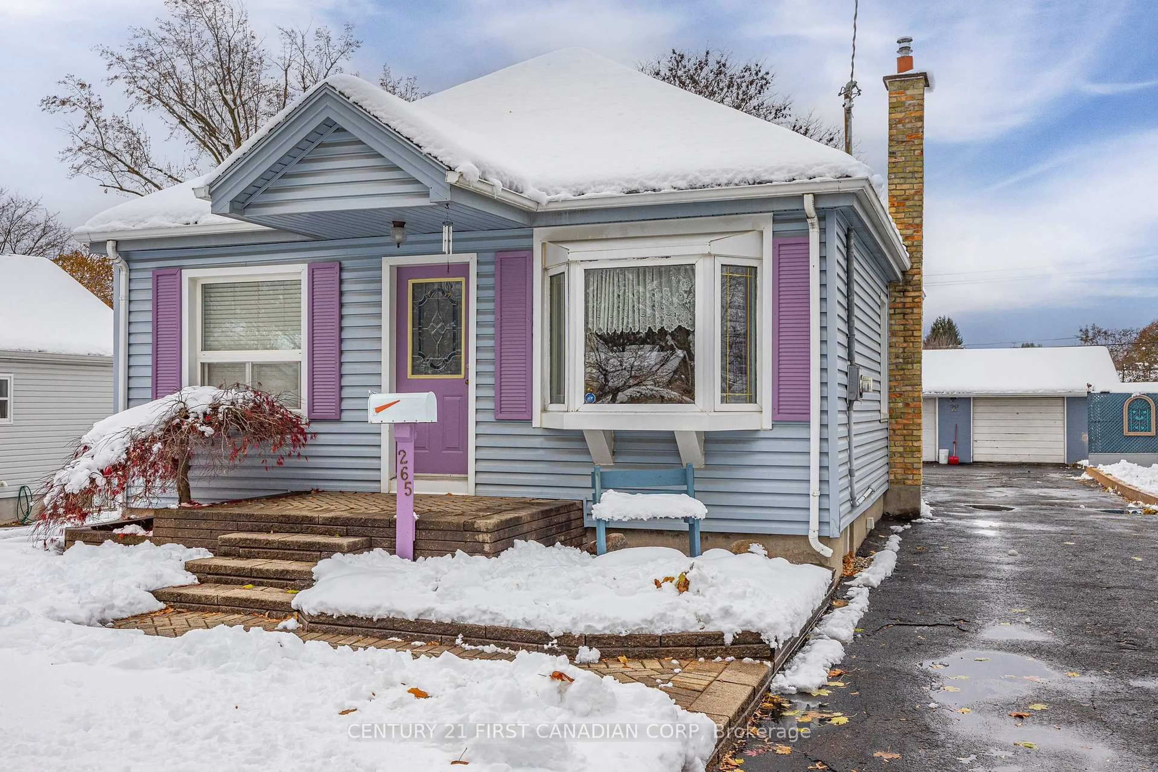 Home with vinyl exterior material, street for 265 Short Ave, London East Ontario N5W 1W3