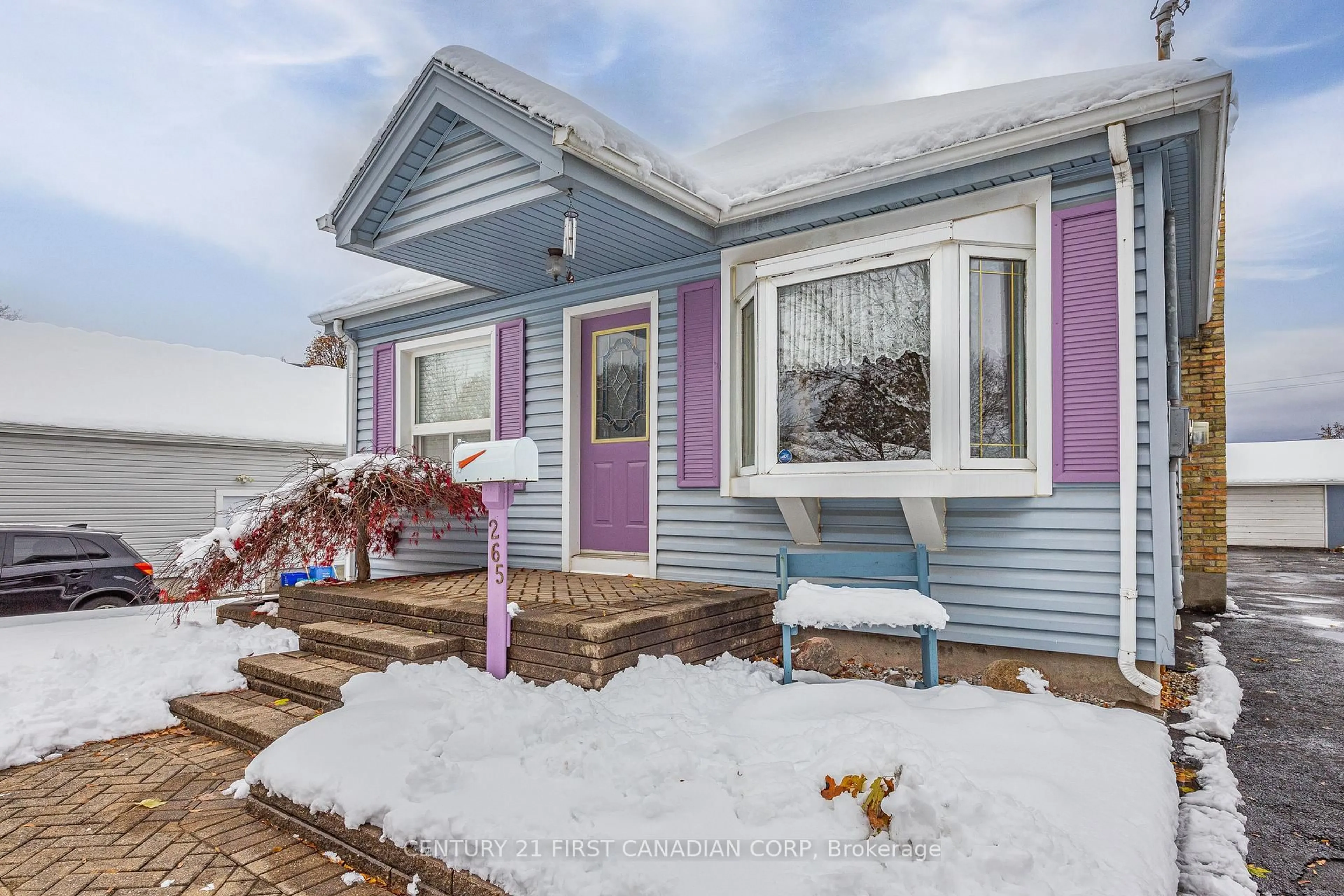 Home with vinyl exterior material, street for 265 Short Ave, London East Ontario N5W 1W3