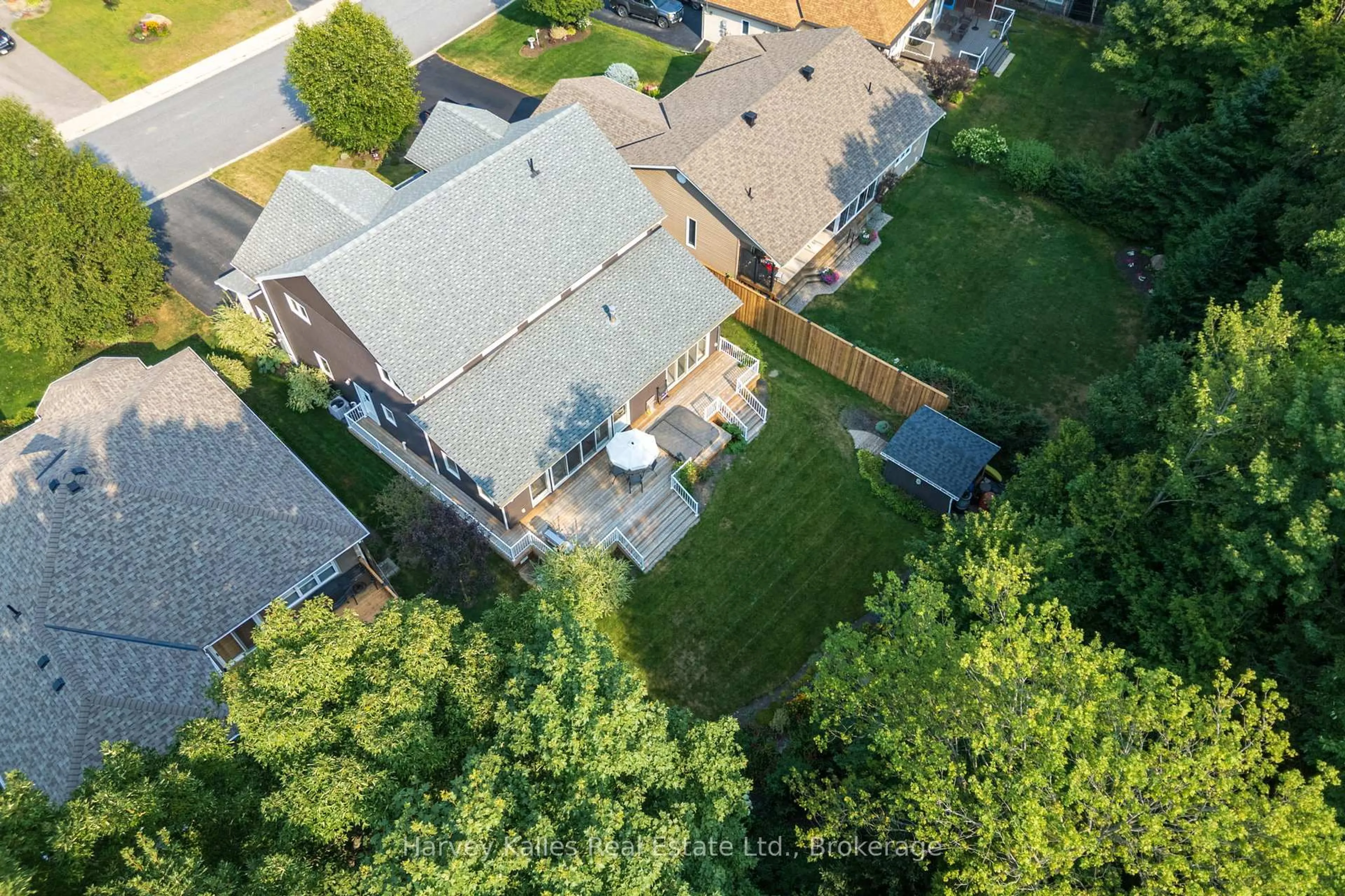 A pic from outside/outdoor area/front of a property/back of a property/a pic from drone, street for 36 Homestead Lane, Huntsville Ontario P1H 2N8