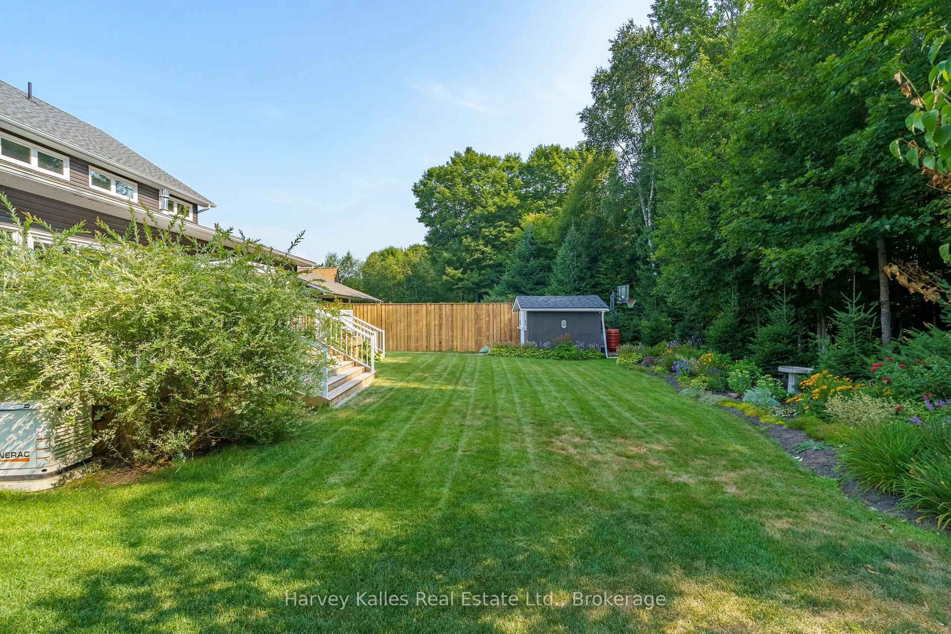 A pic from outside/outdoor area/front of a property/back of a property/a pic from drone, unknown for 36 Homestead Lane, Huntsville Ontario P1H 2N8