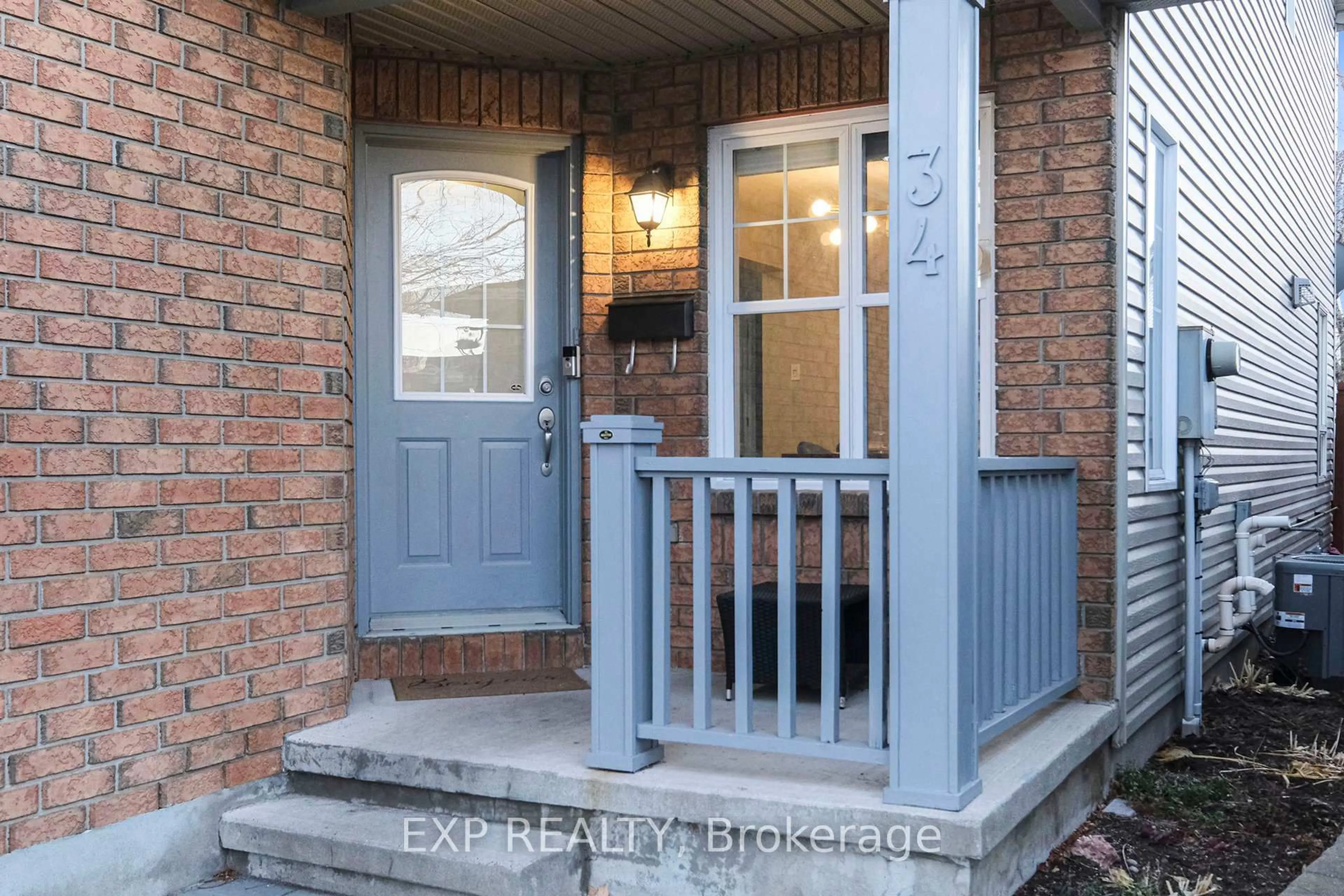 Indoor entryway for 34 Avonmore Cres, Ottawa Ontario K2G 6J7