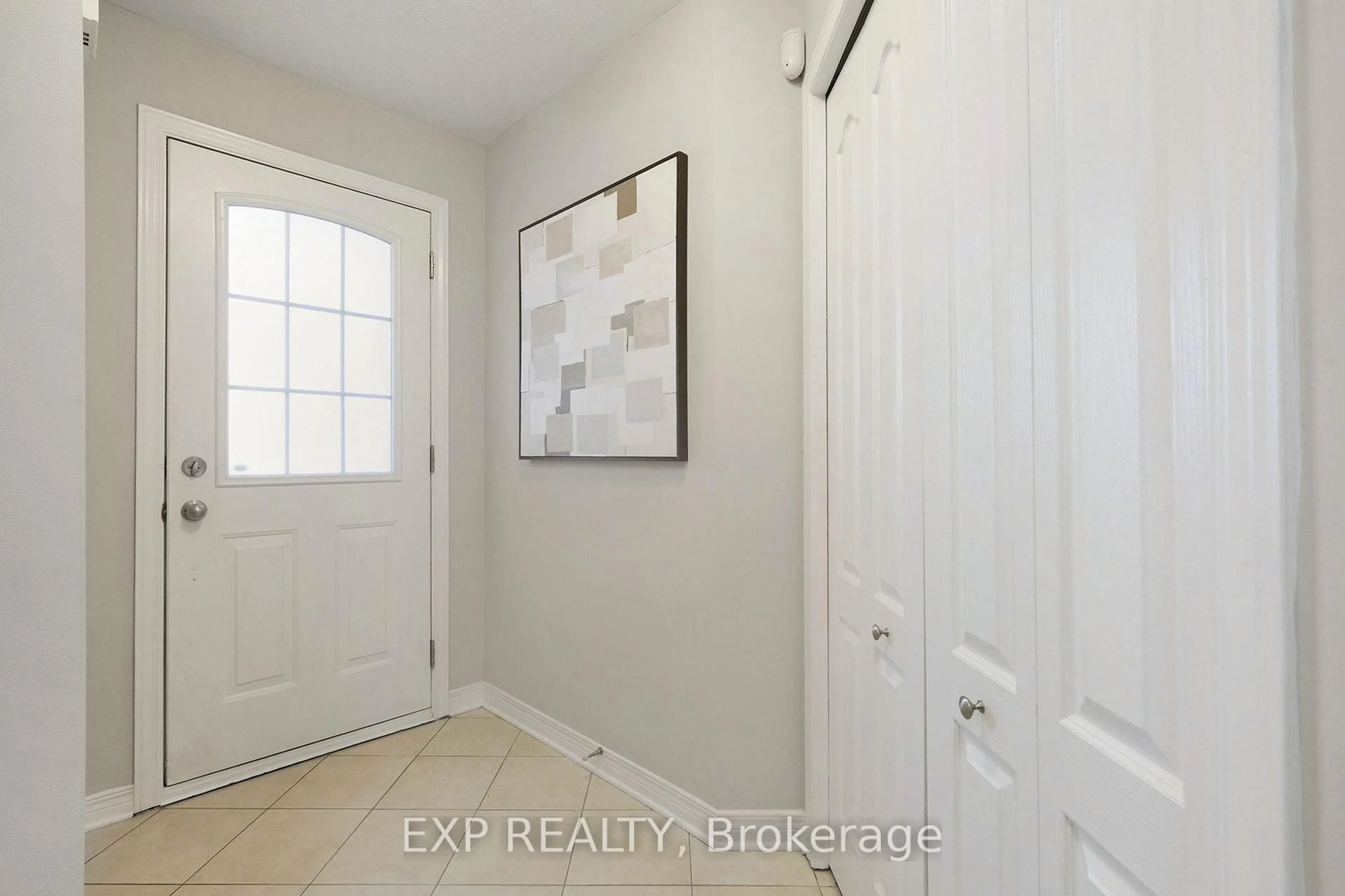 Indoor entryway for 34 Avonmore Cres, Ottawa Ontario K2G 6J7