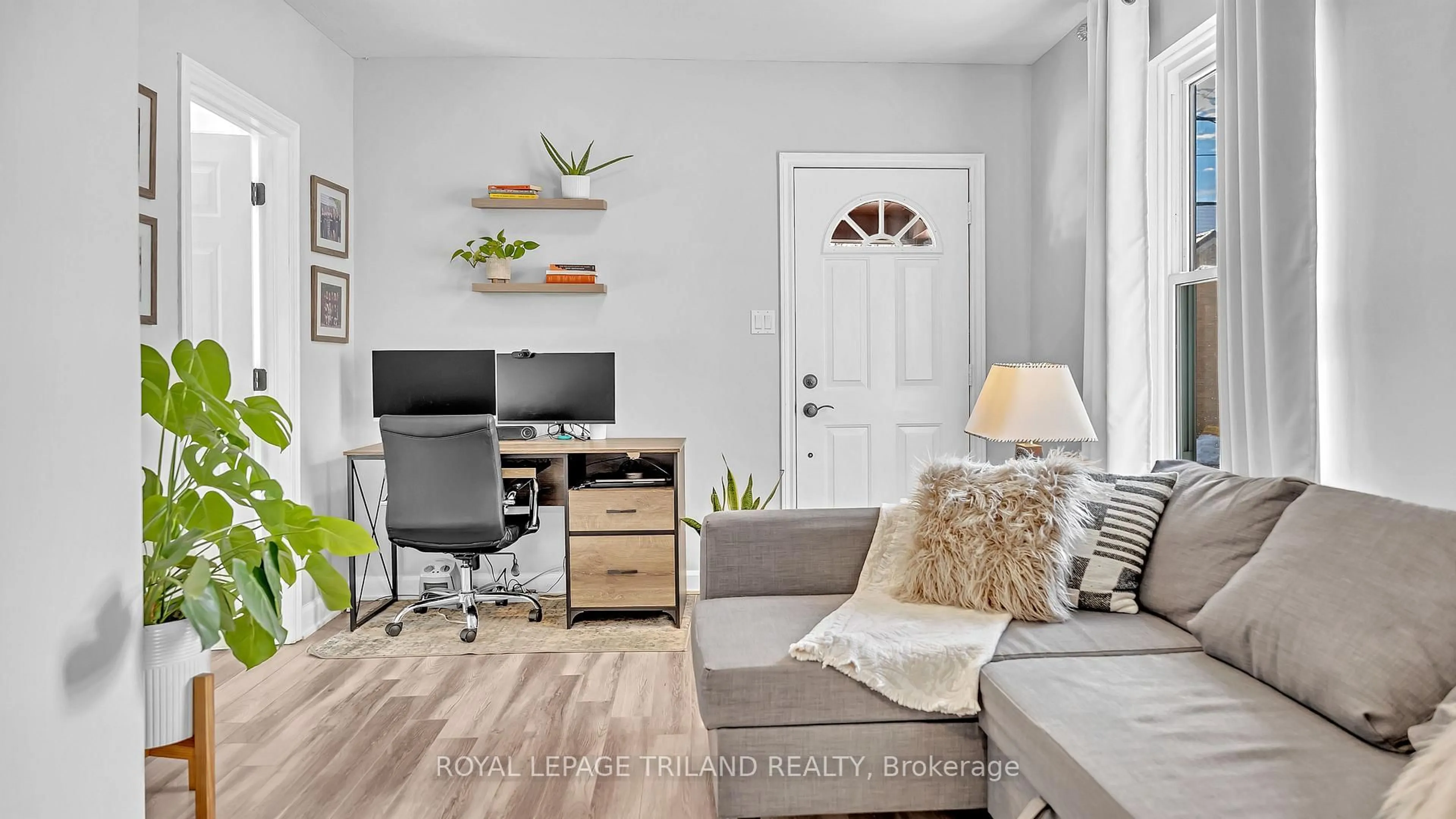 Living room with furniture, wood/laminate floor for 716 Cheapside St, London East Ontario N5Y 3Y5