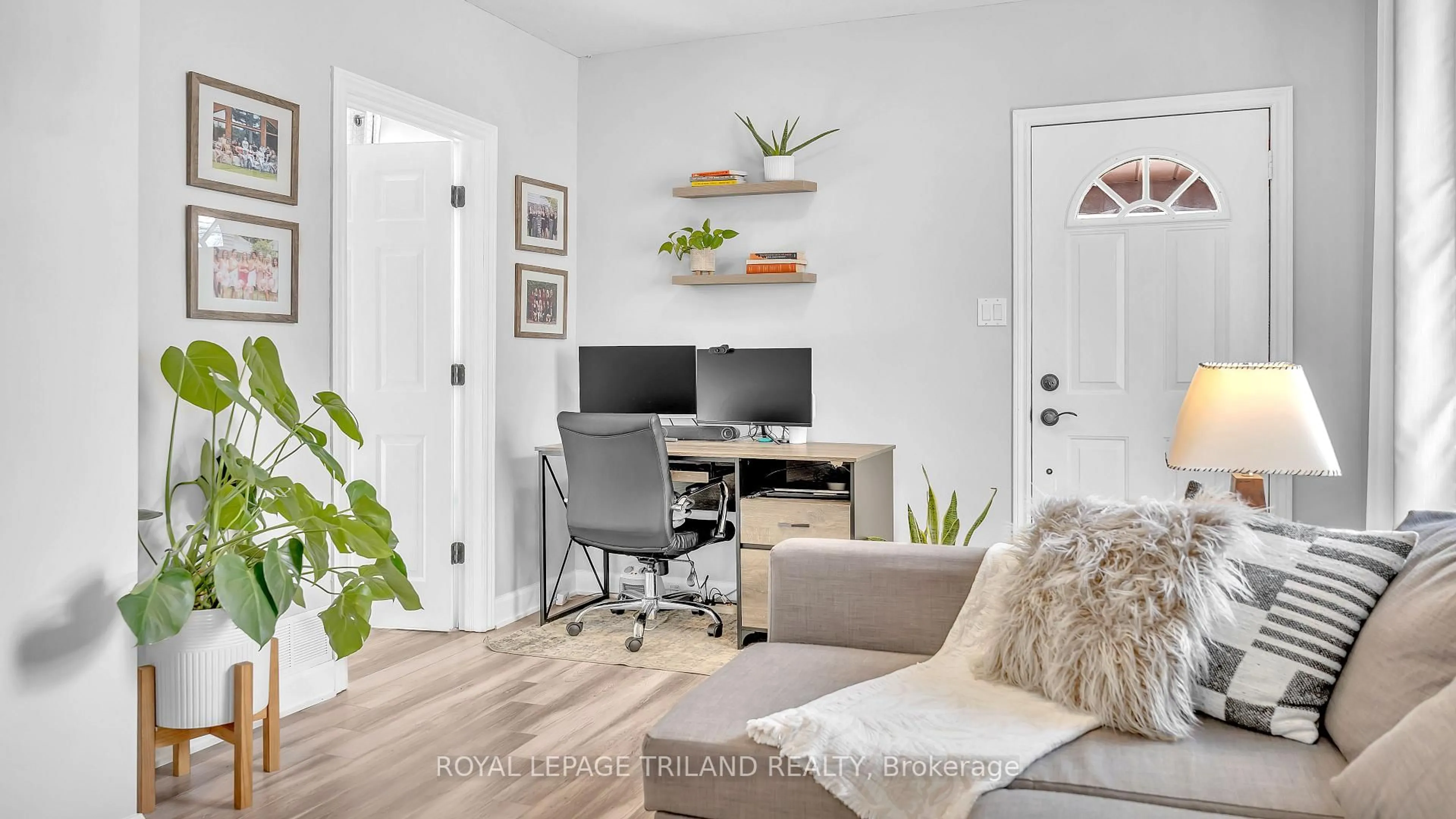 Living room with furniture, wood/laminate floor for 716 Cheapside St, London East Ontario N5Y 3Y5