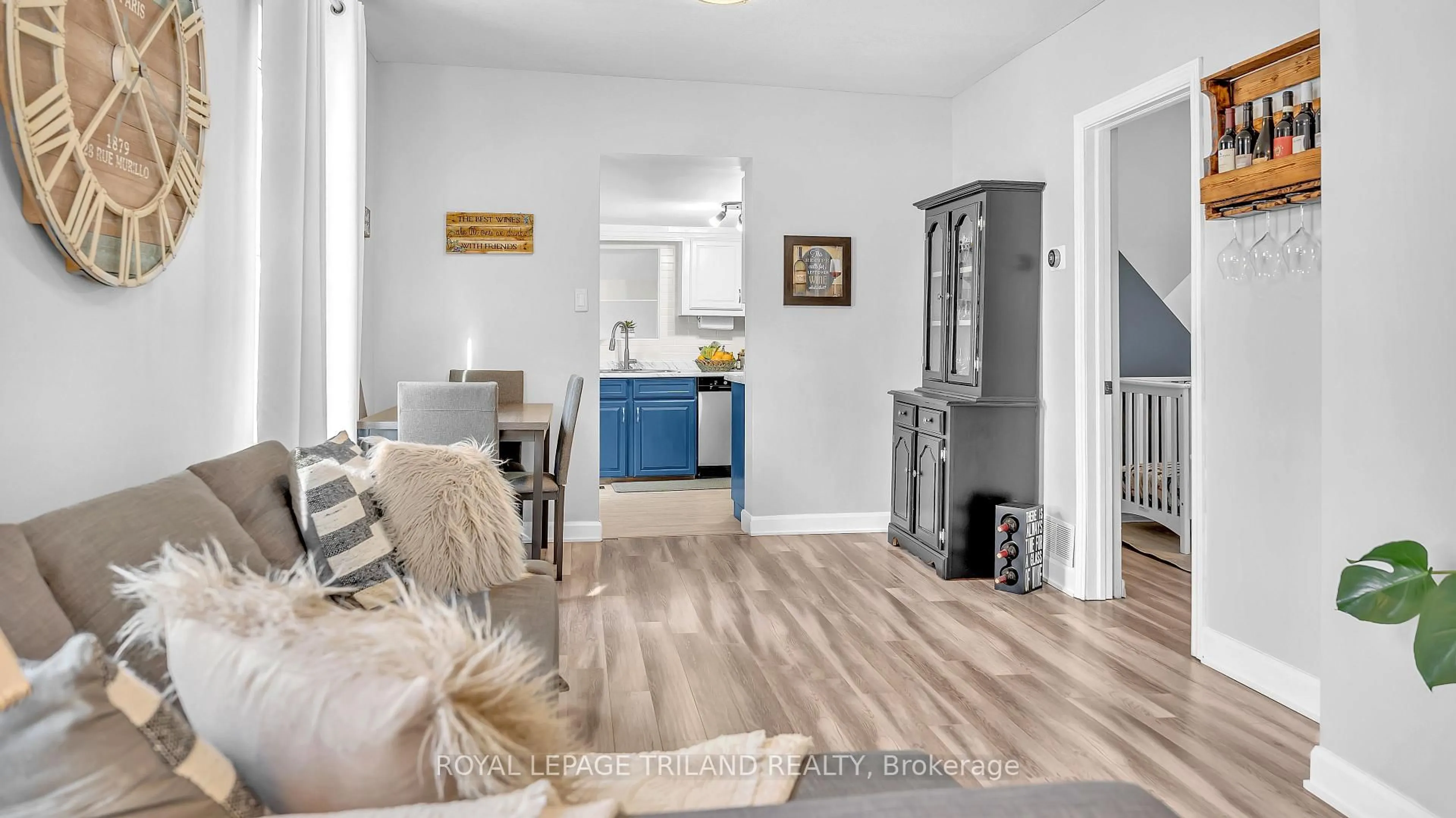 Living room with furniture, unknown for 716 Cheapside St, London East Ontario N5Y 3Y5