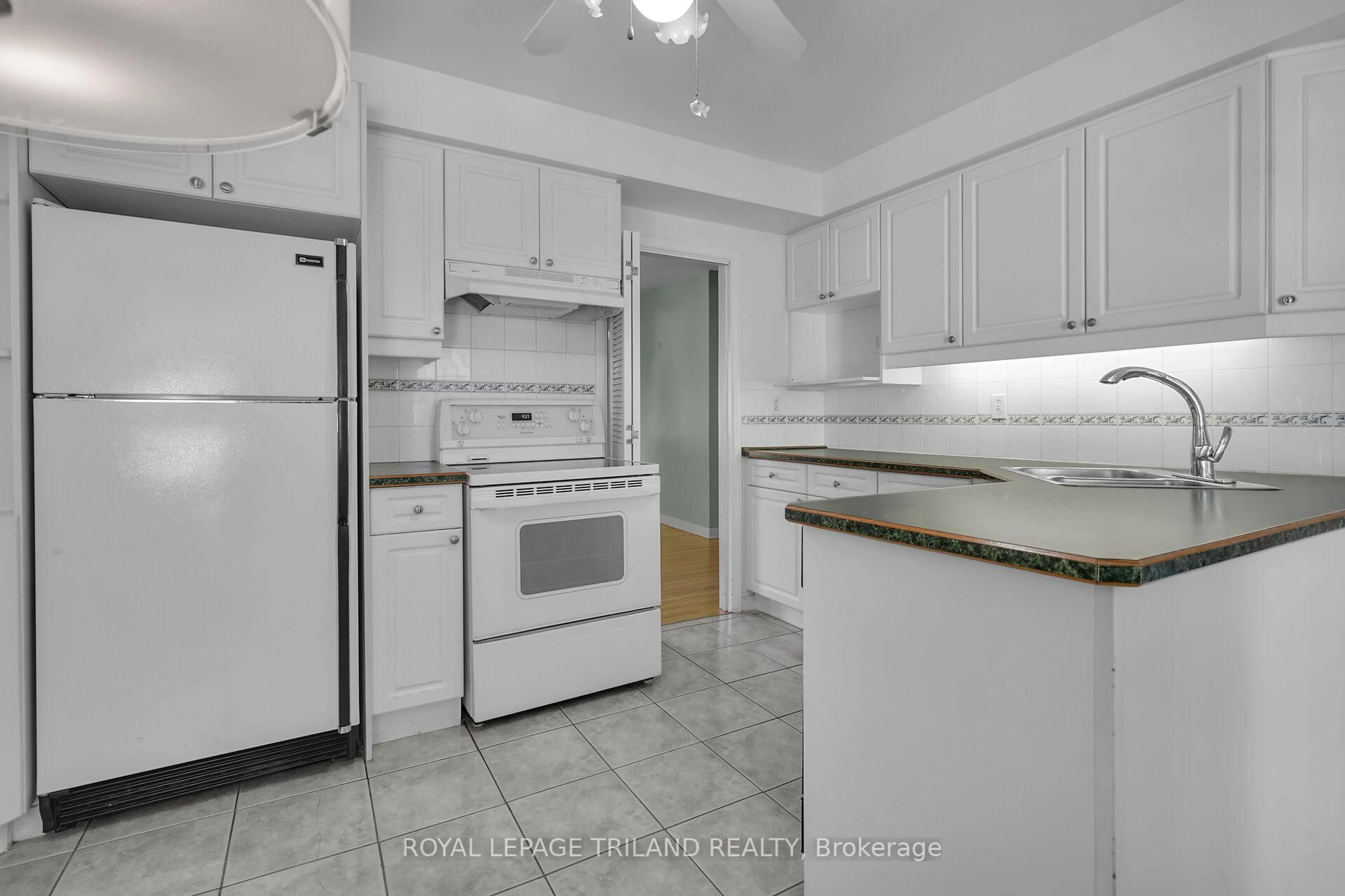 Standard kitchen, unknown for 21 LANGTON Rd, London East Ontario N5V 2L9
