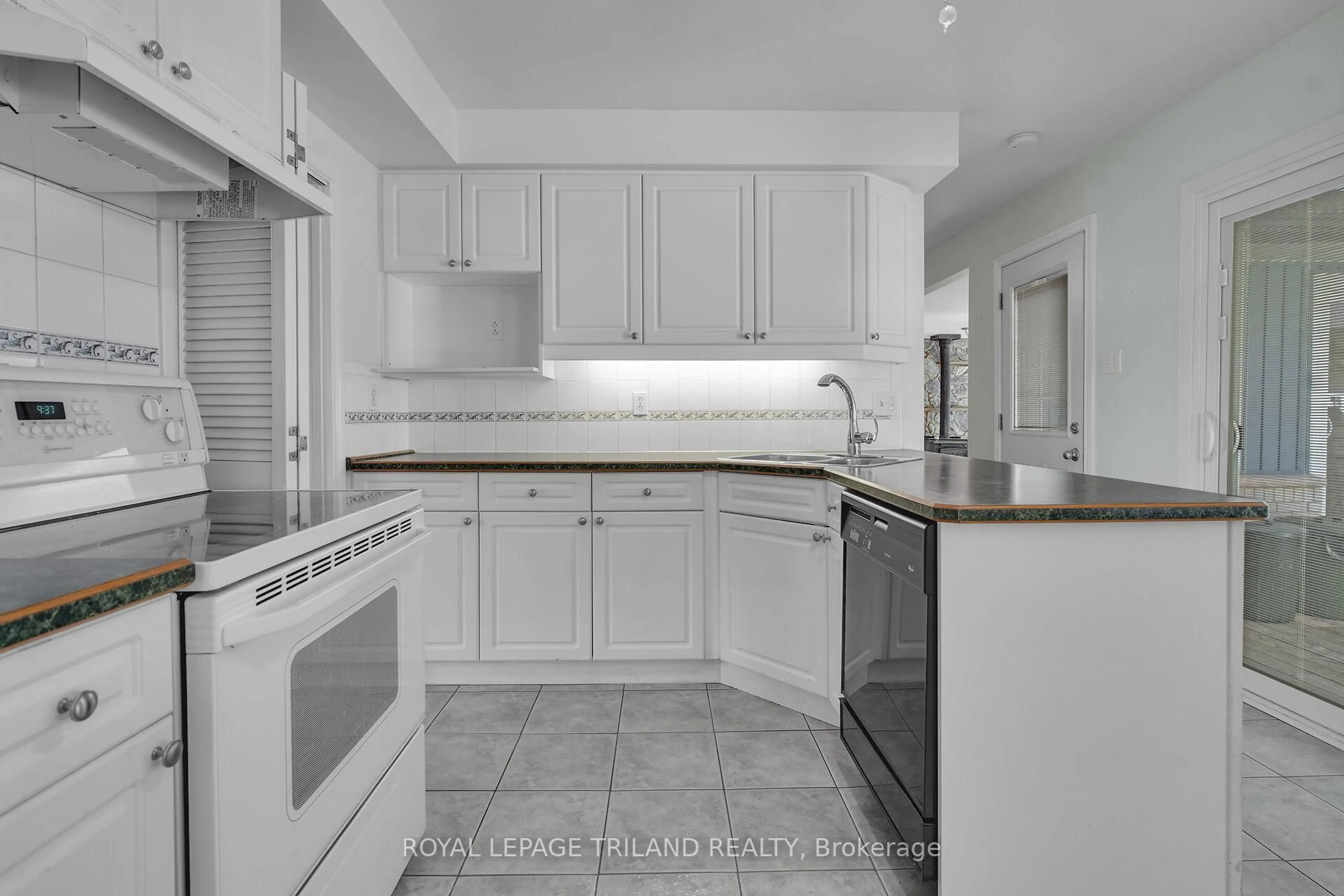 Standard kitchen, unknown for 21 LANGTON Rd, London East Ontario N5V 2L9