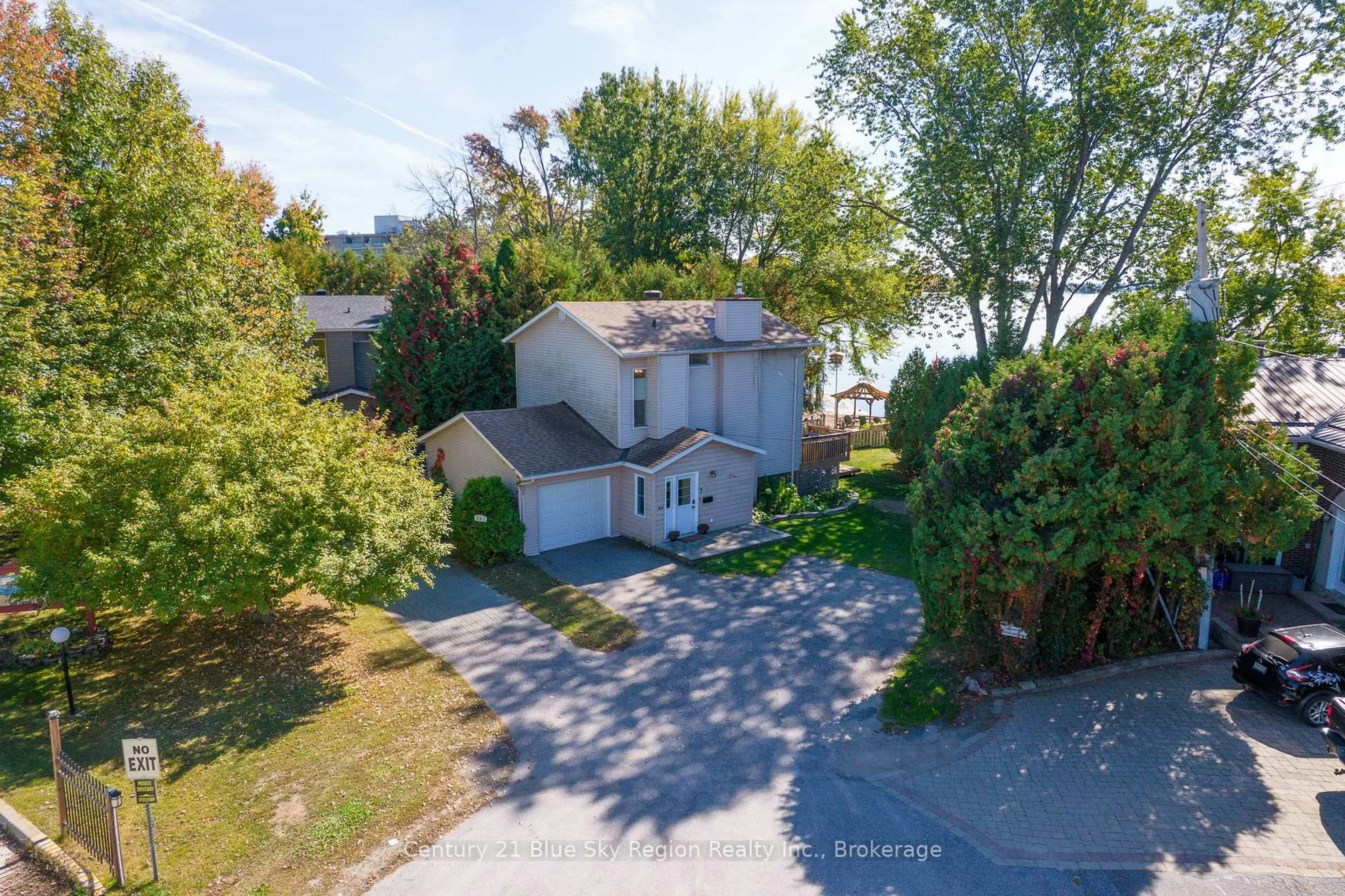 A pic from outside/outdoor area/front of a property/back of a property/a pic from drone, water/lake/river/ocean view for 264 Parsons Ave, North Bay Ontario P1A 1T2
