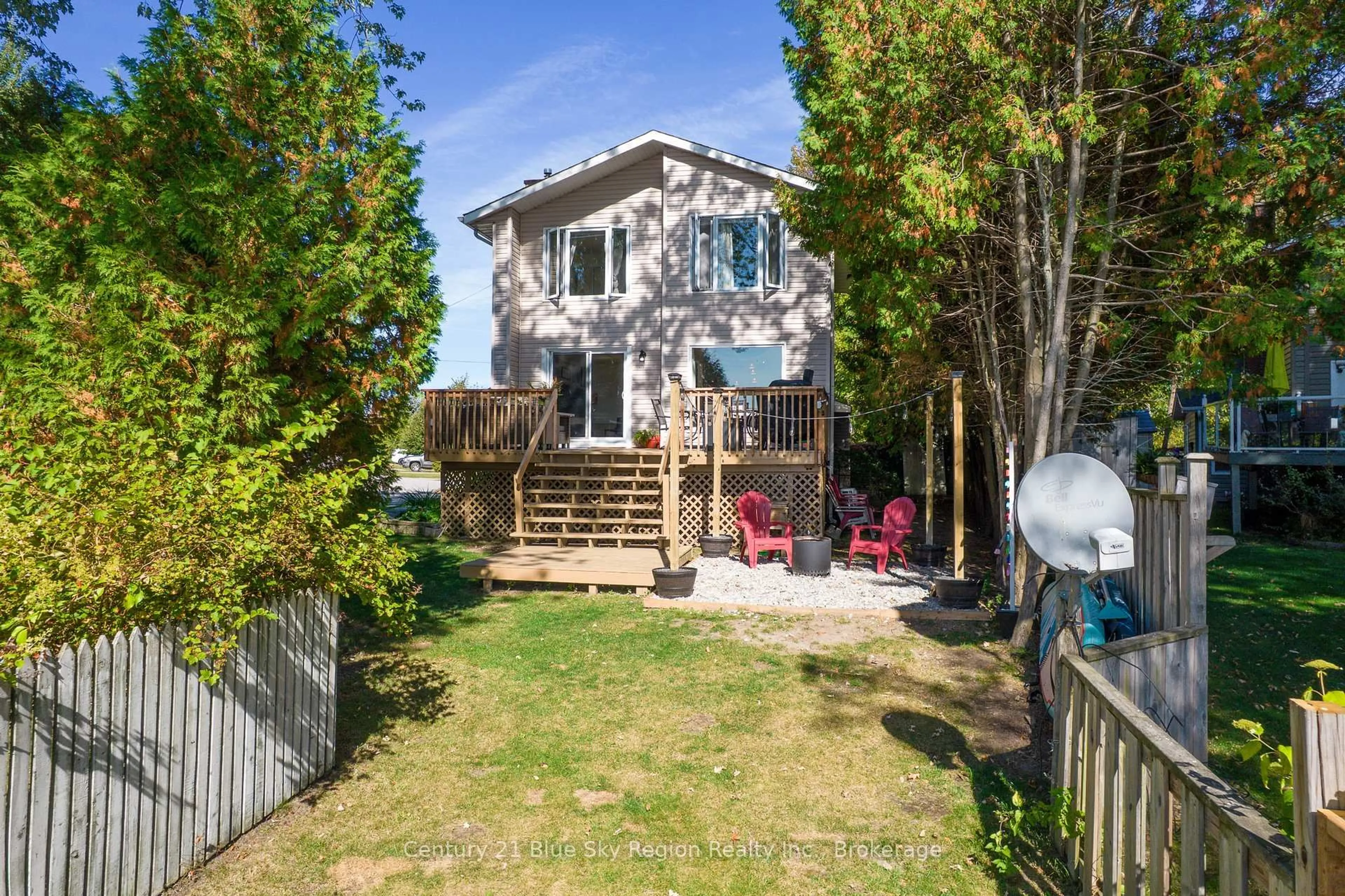 A pic from outside/outdoor area/front of a property/back of a property/a pic from drone, street for 264 Parsons Ave, North Bay Ontario P1A 1T2