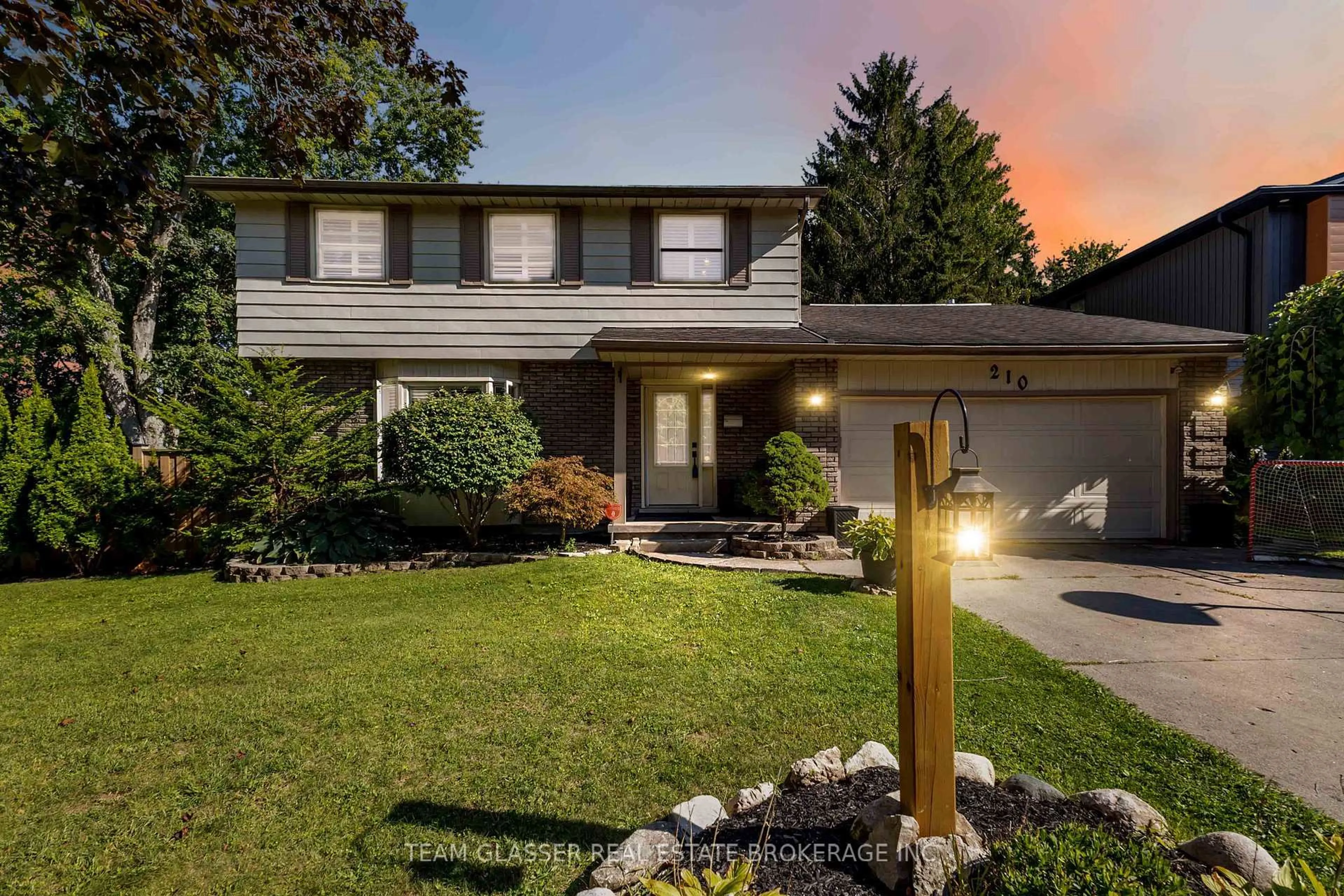 Home with vinyl exterior material, street for 210 CHALET Cres, London South Ontario N6K 3C6