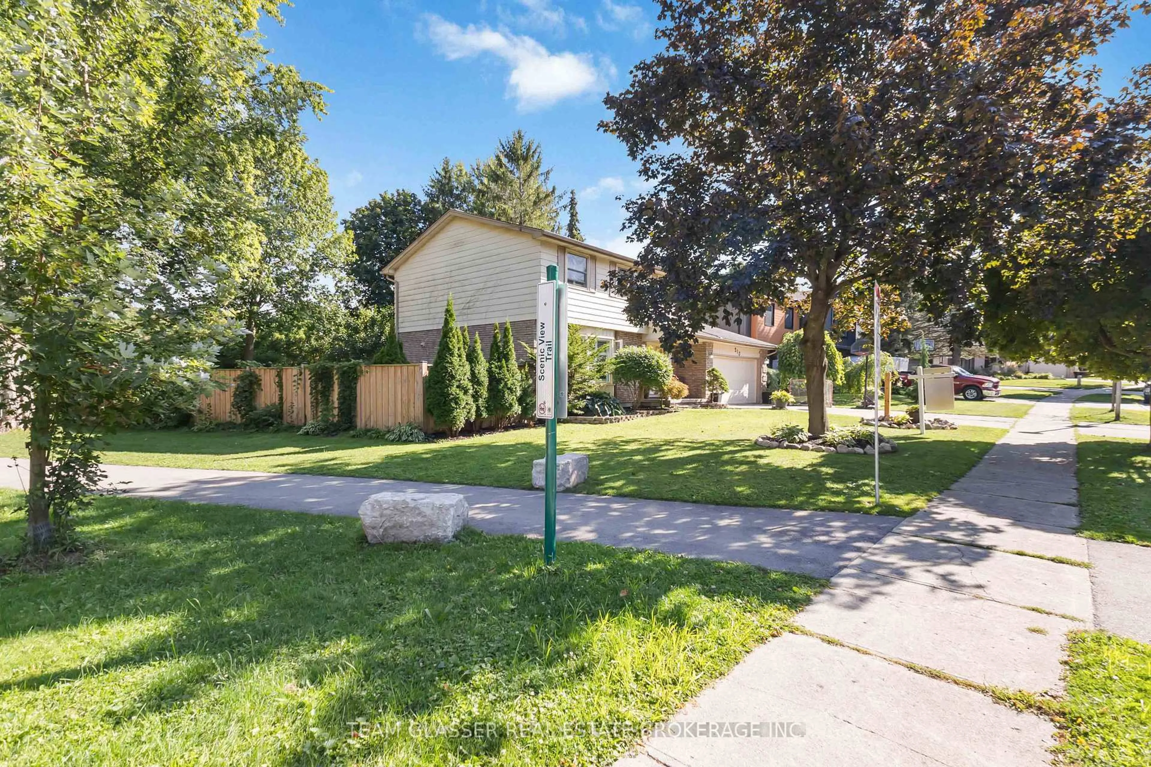 Patio, street for 210 CHALET Cres, London South Ontario N6K 3C6