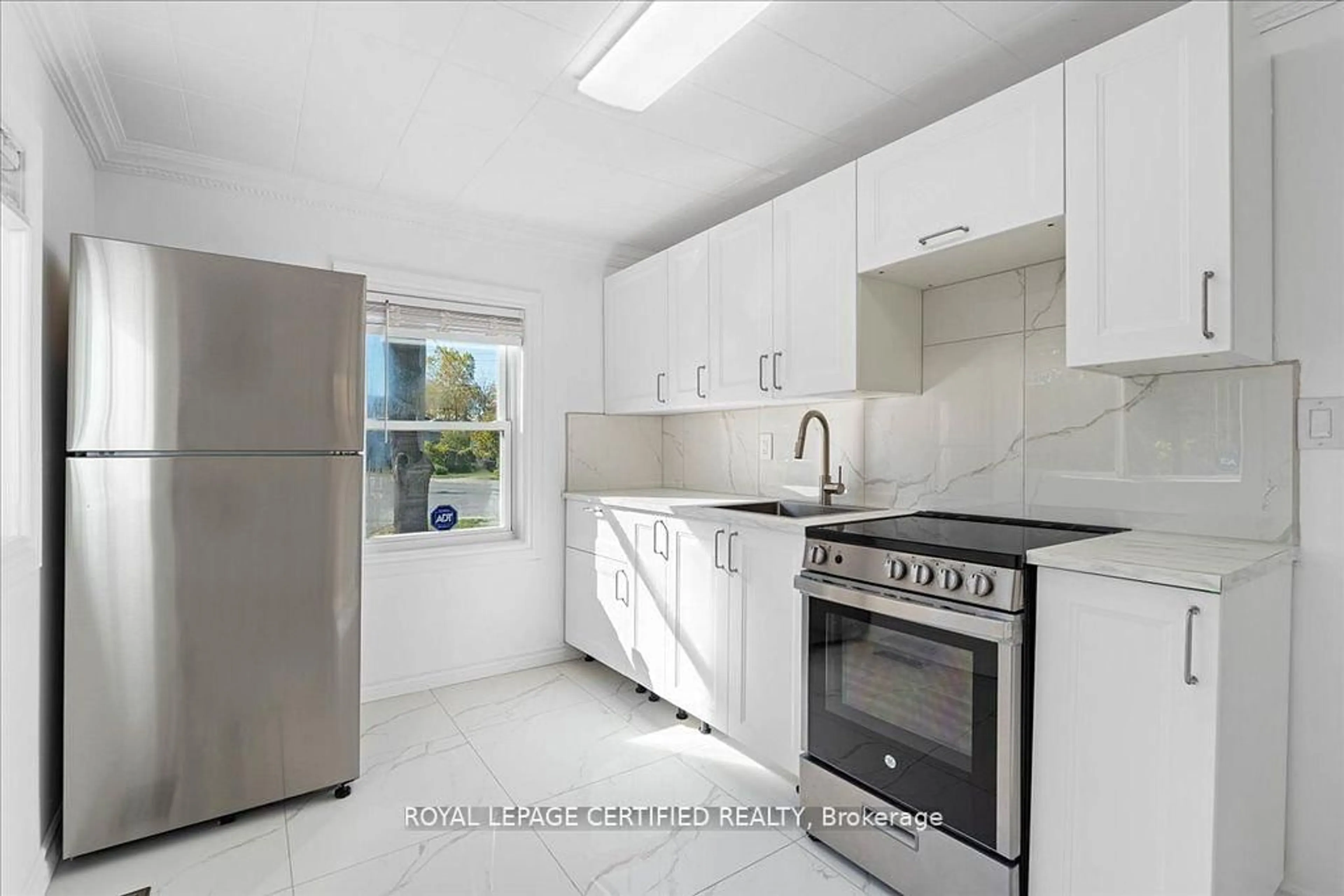 Standard kitchen, unknown for 201 Station St, Belleville Ontario K8N 2T5