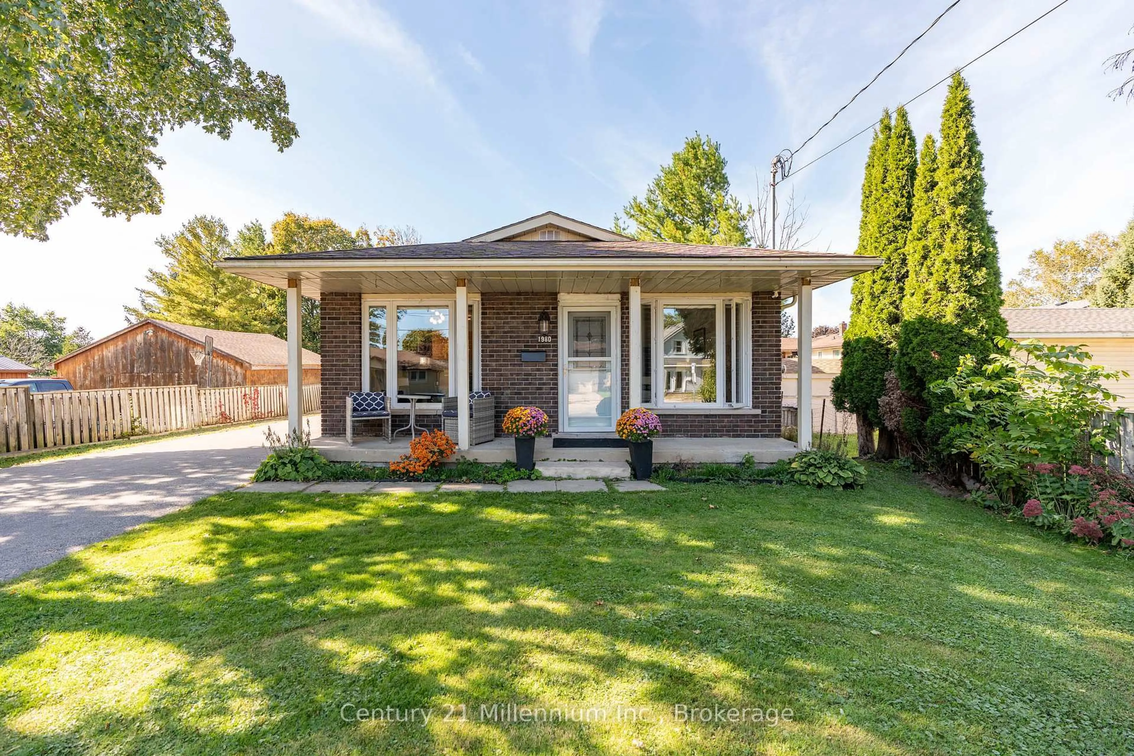 Home with brick exterior material, street for 1980 6th Ave, Owen Sound Ontario N4K 2W5