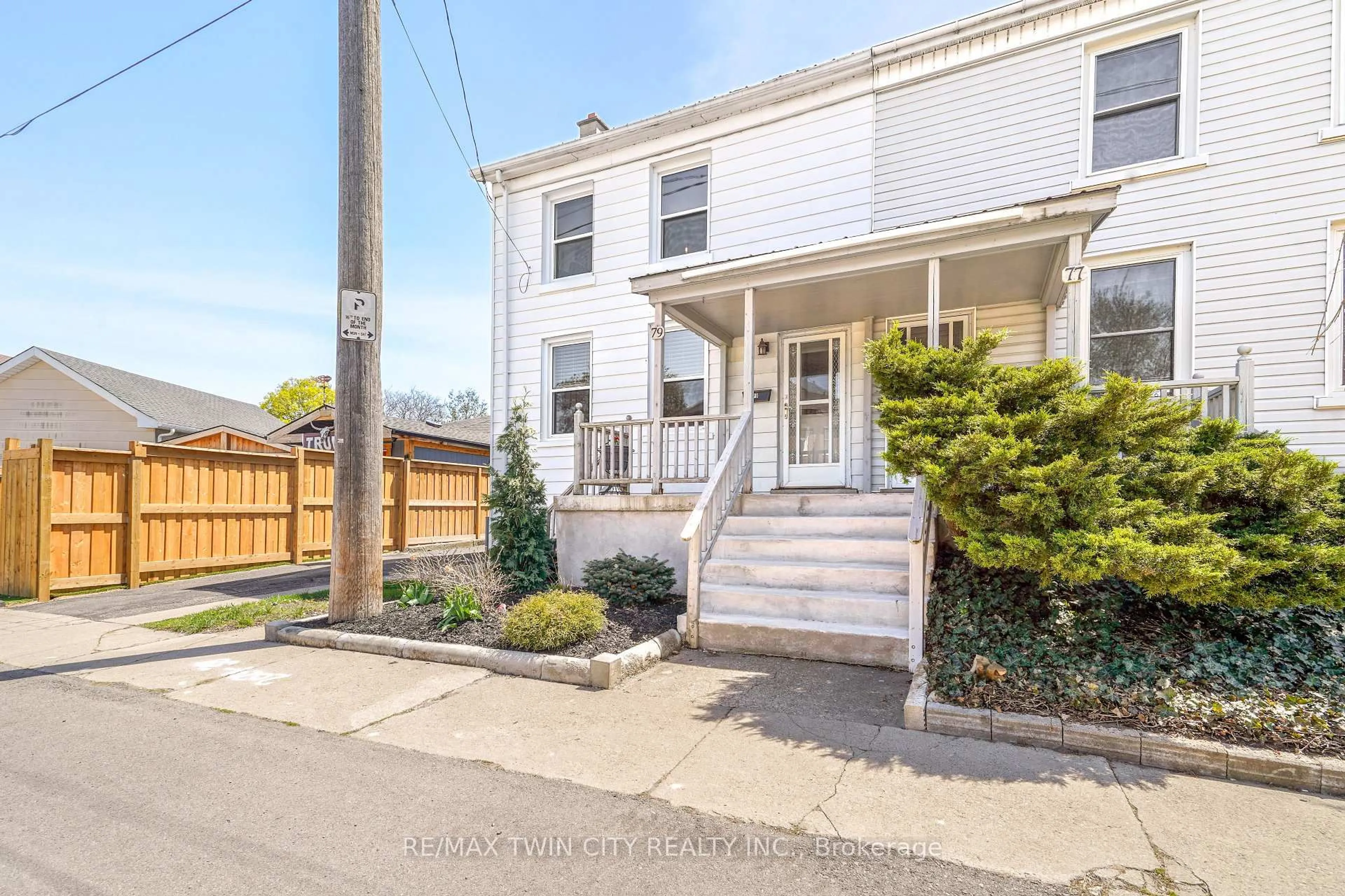 A pic from outside/outdoor area/front of a property/back of a property/a pic from drone, street for 79 Palace St, Brantford Ontario N3T 3W8