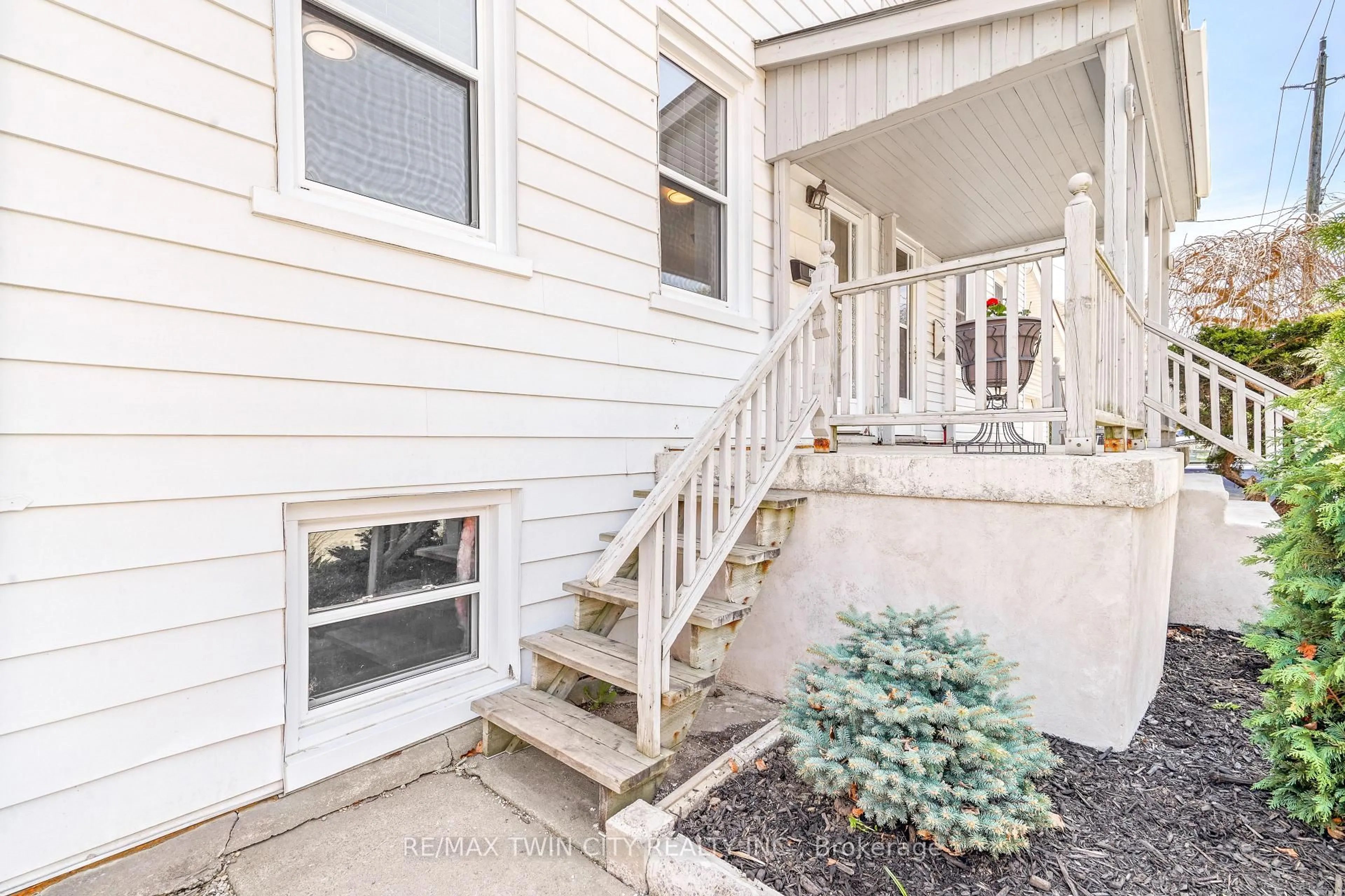 Unknown for 79 Palace St, Brantford Ontario N3T 3W8