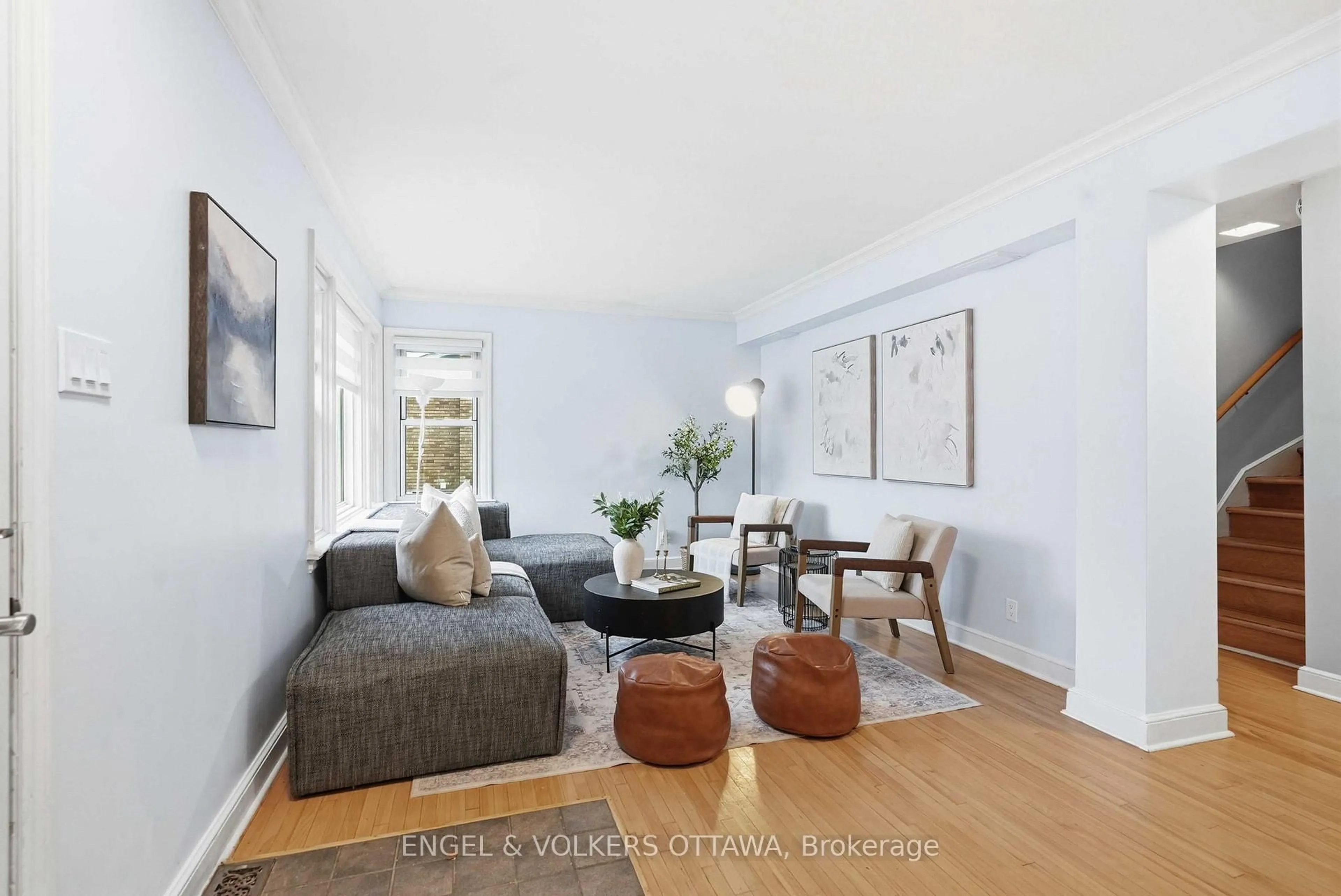 Living room with furniture, unknown for 1238 Cheverton Ave, Ottawa Ontario K1H 7P6