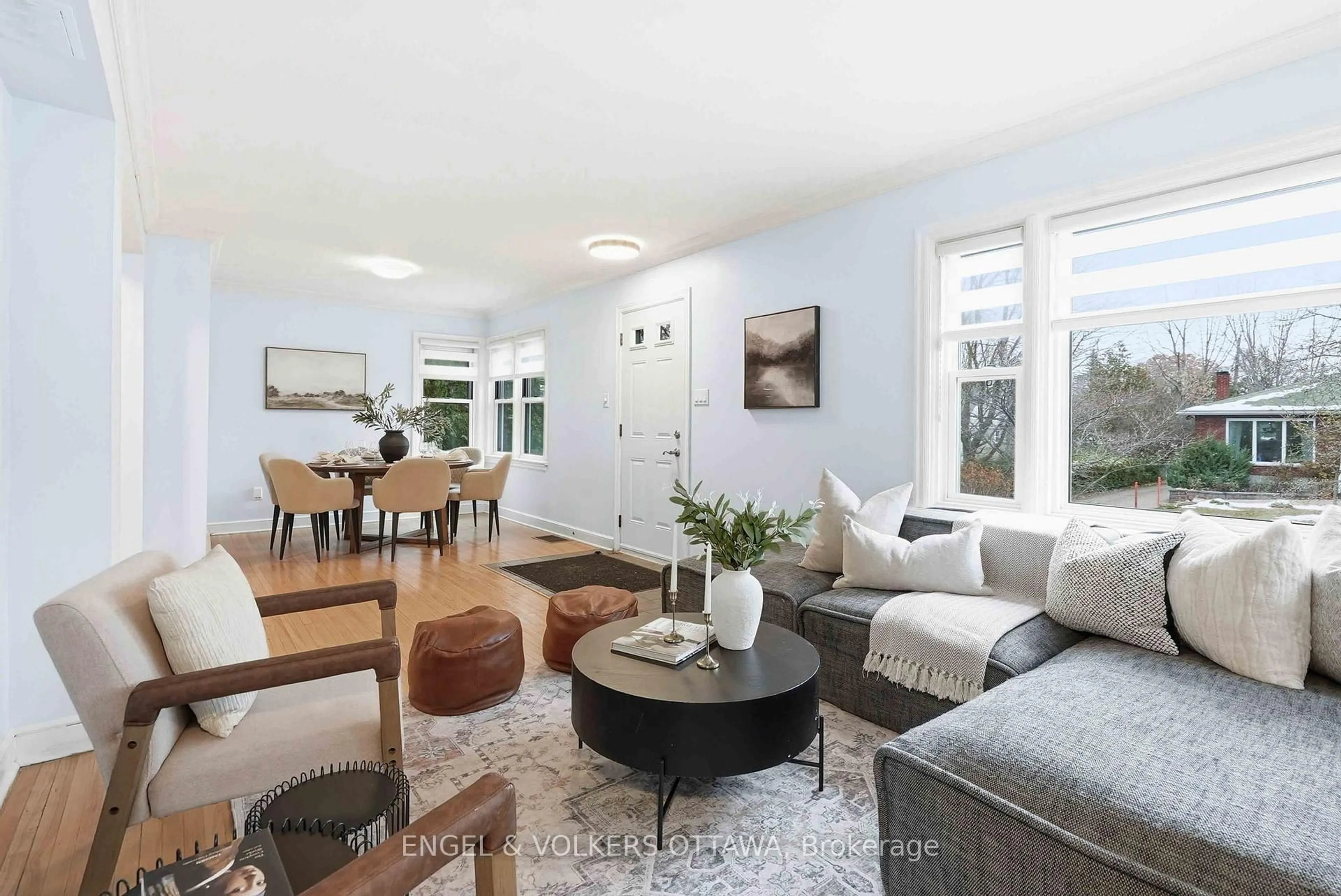 Living room with furniture, unknown for 1238 Cheverton Ave, Ottawa Ontario K1H 7P6