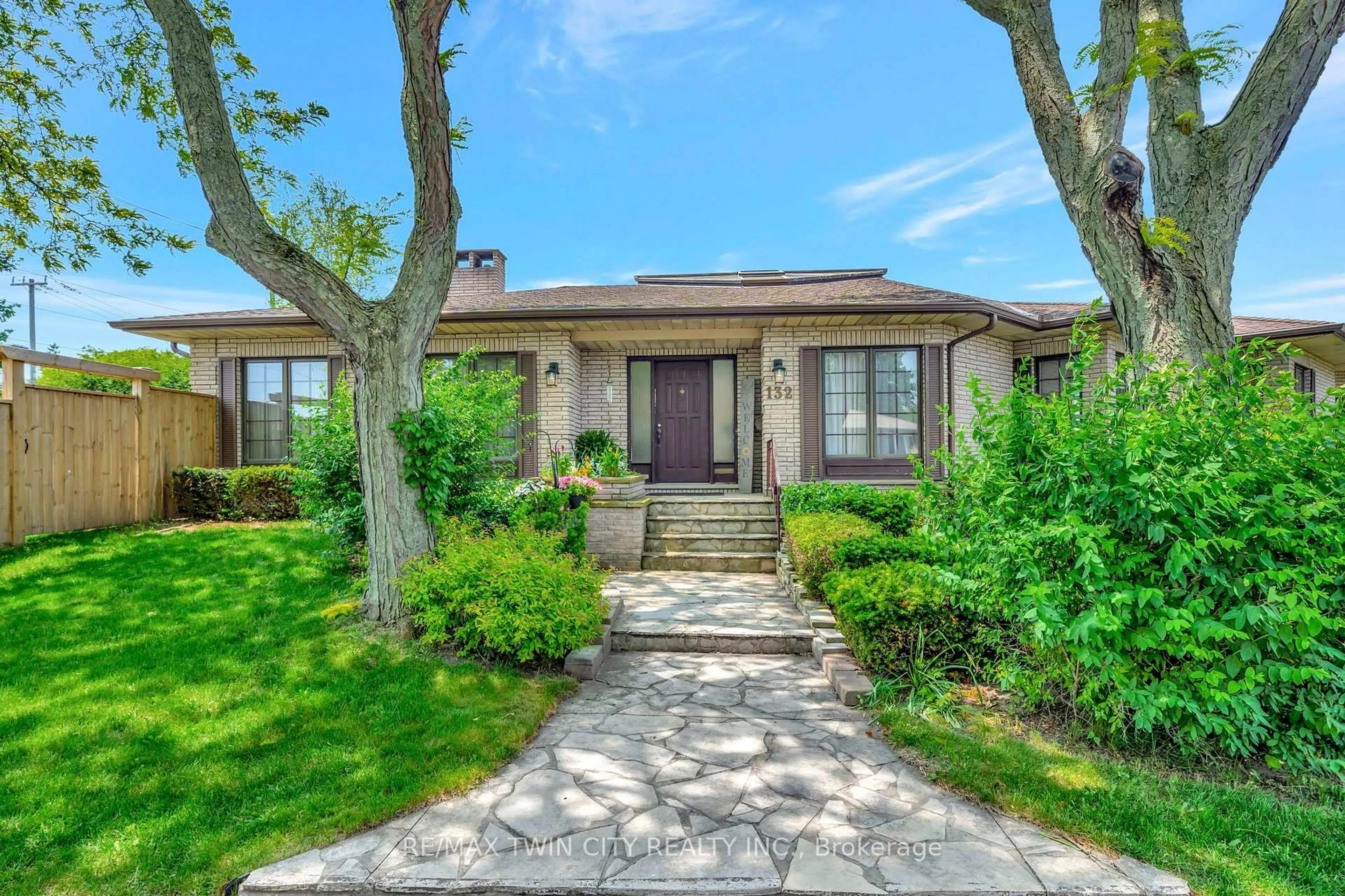 Unknown for 132 Oak St, Norfolk Ontario N3Y 4S3