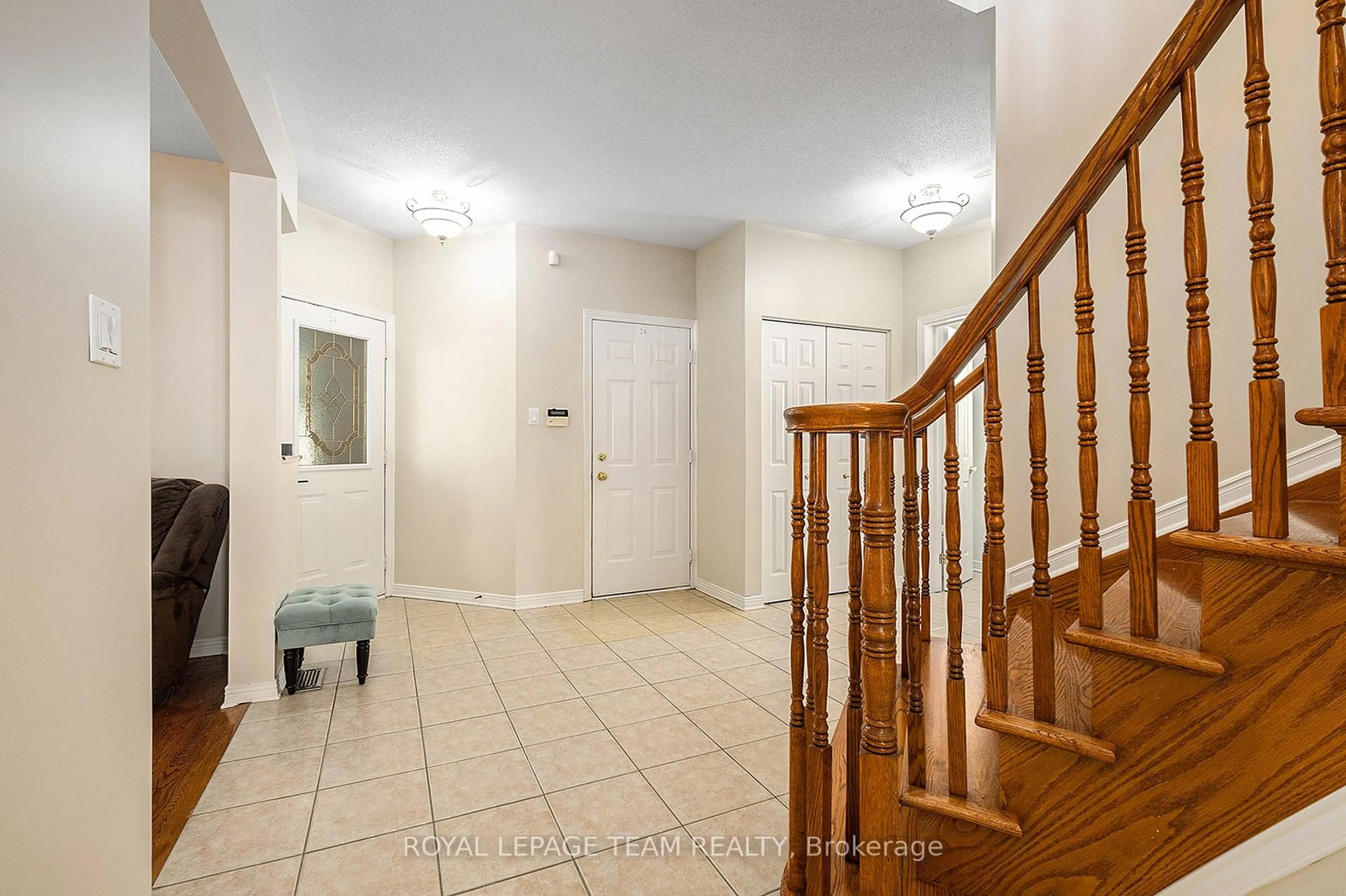 Indoor entryway for 45 Boulder Way, Nepean Ontario K2J 4R5