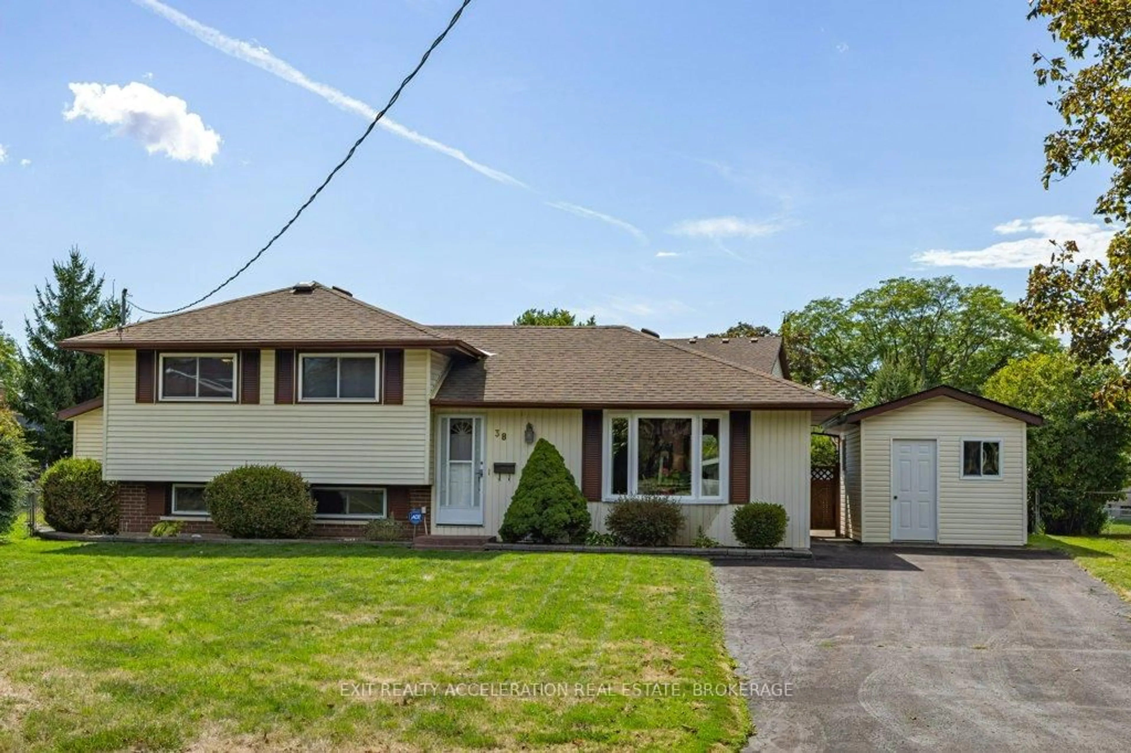 Home with vinyl exterior material, street for 38 Thorncliff Dr, Belleville Ontario K8P 4L4