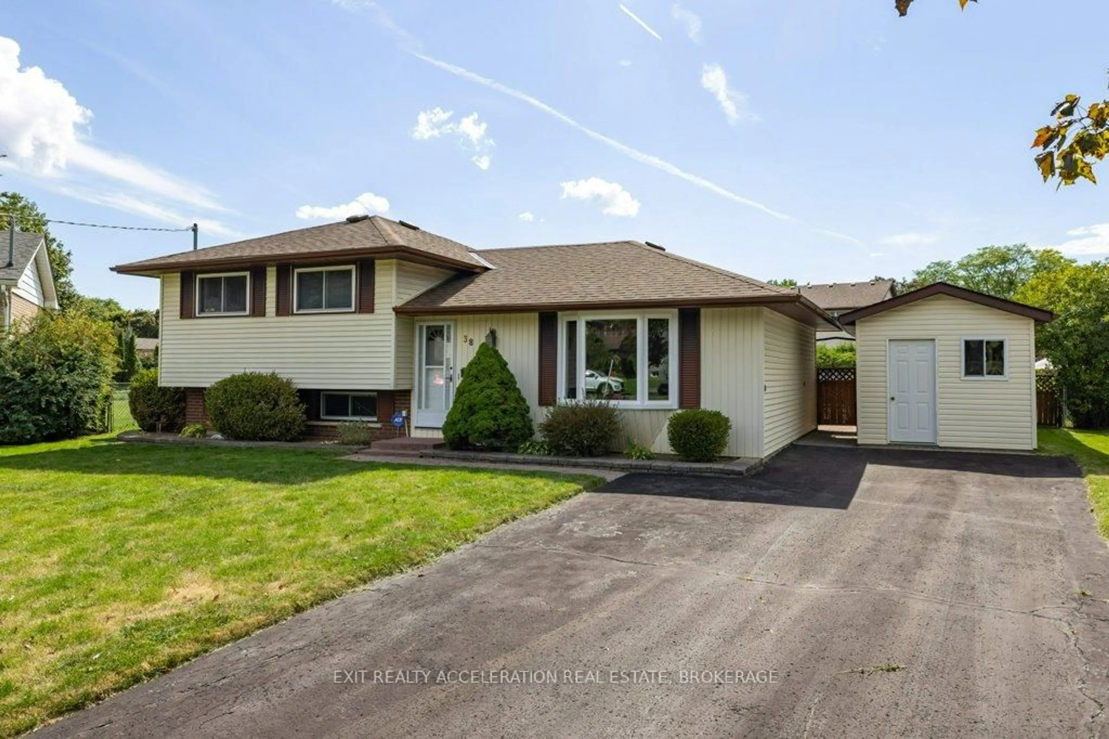 Home with vinyl exterior material, street for 38 Thorncliff Dr, Belleville Ontario K8P 4L4