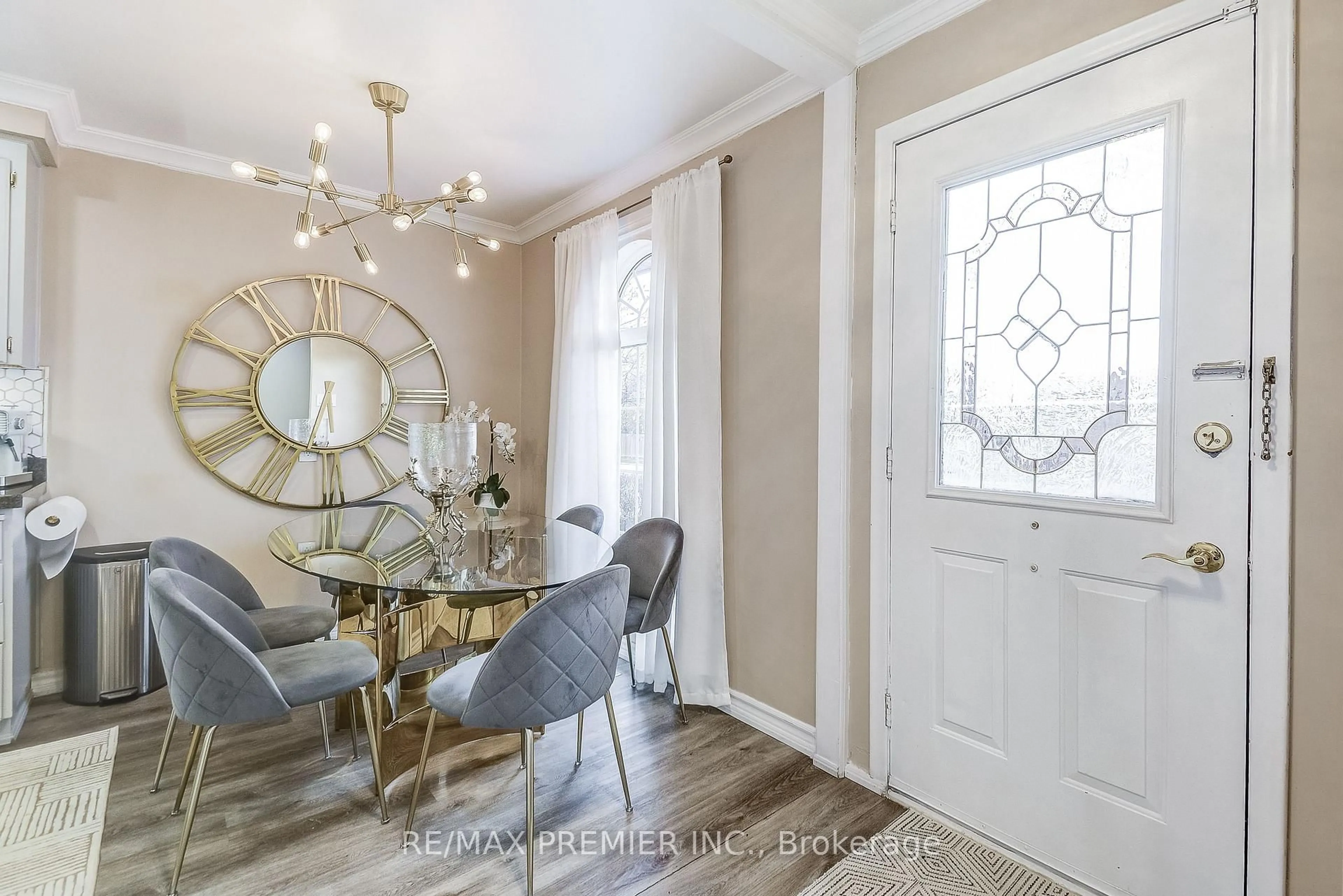 Indoor entryway for 83 Birchview Dr, Hamilton Ontario L8T 4P6