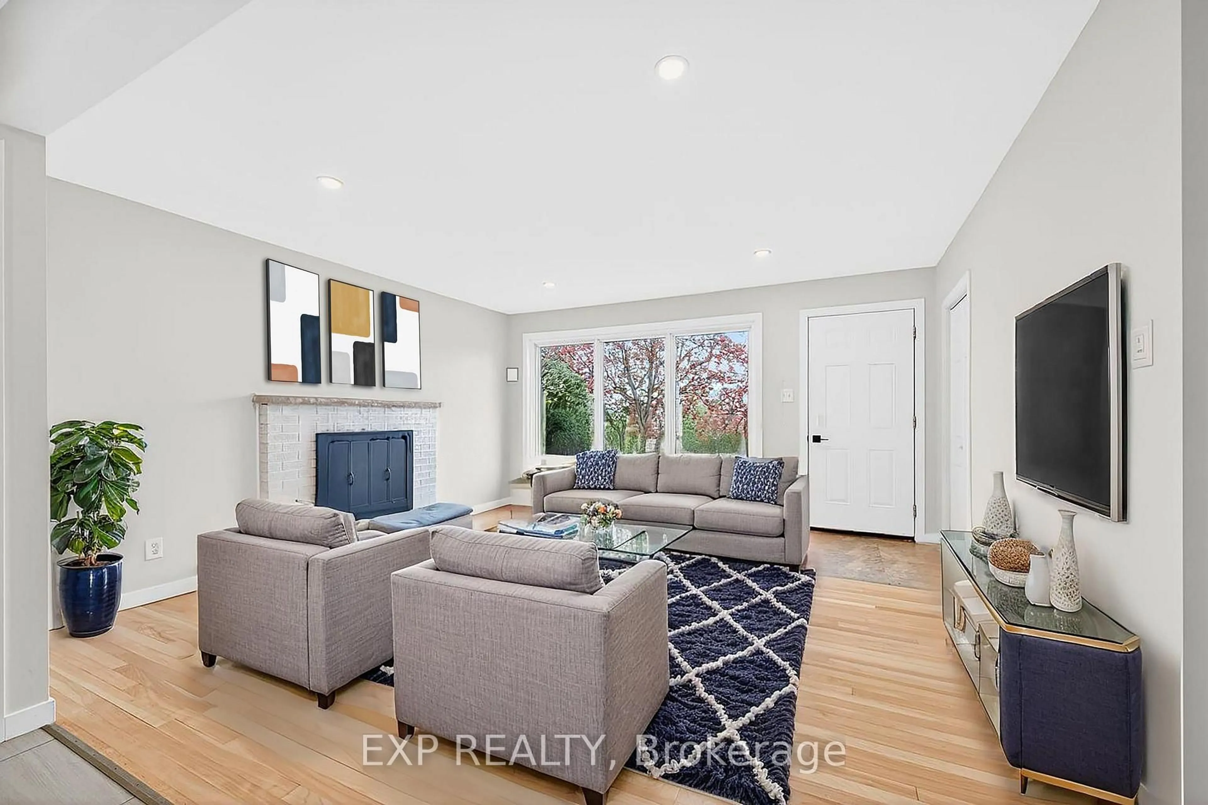 Living room with furniture, unknown for 1103 Frances St, Ottawa Ontario K1K 3L6