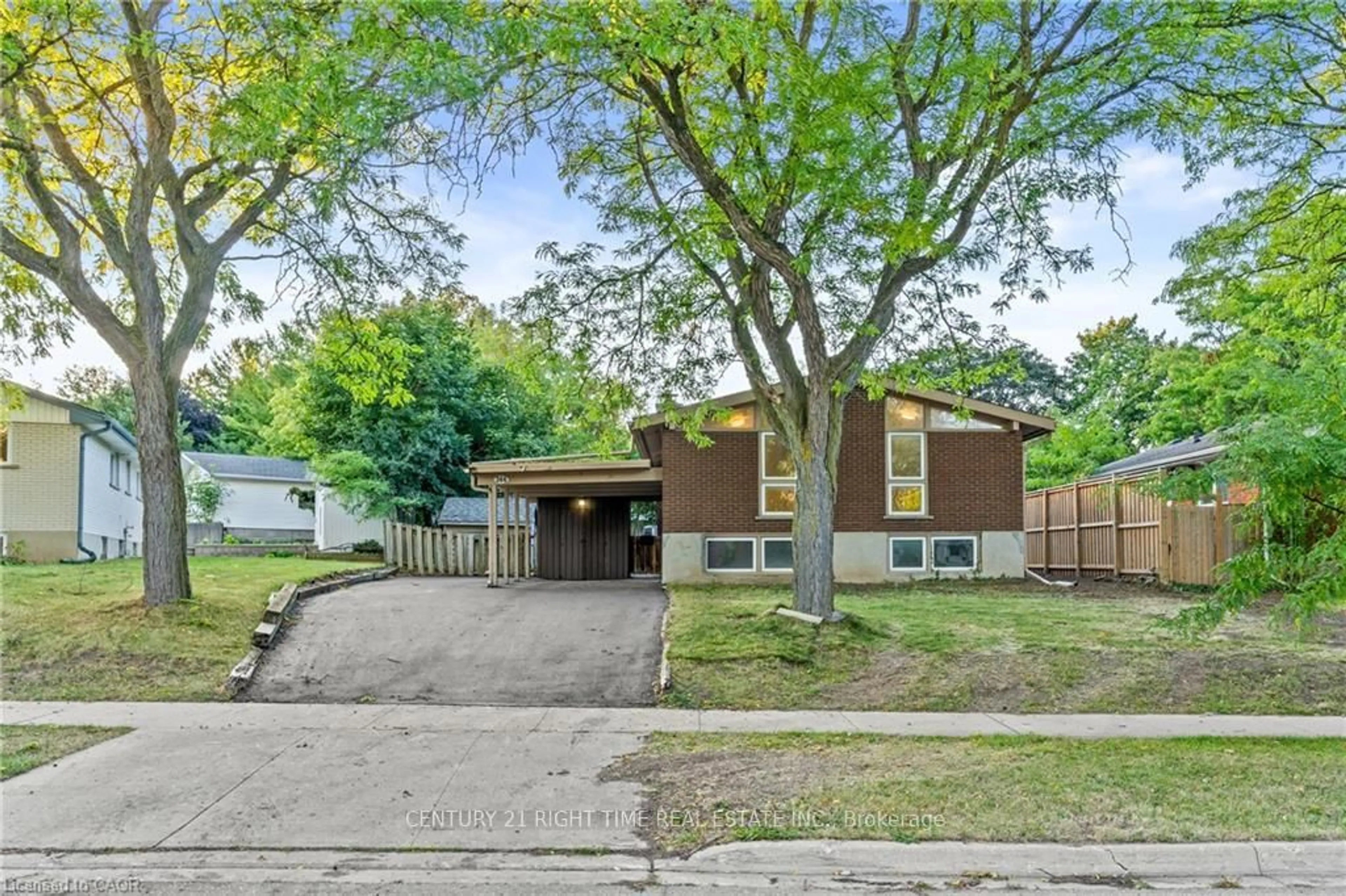 Home with brick exterior material, street for 366 Dale Cres, Waterloo Ontario N2J 3Y7