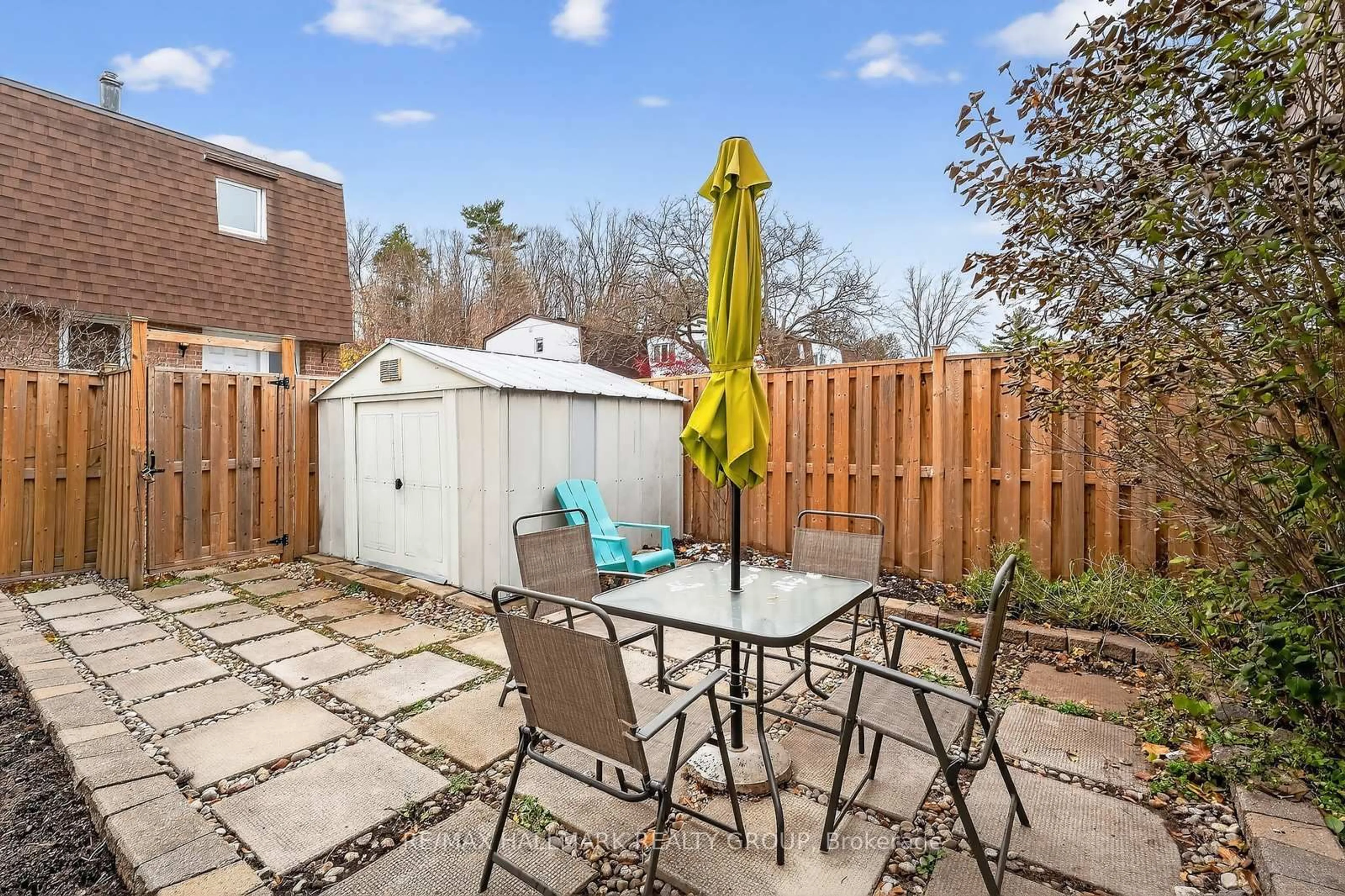 Patio, street for 837 EASTVALE Dr #26, Ottawa Ontario K1J 7T5