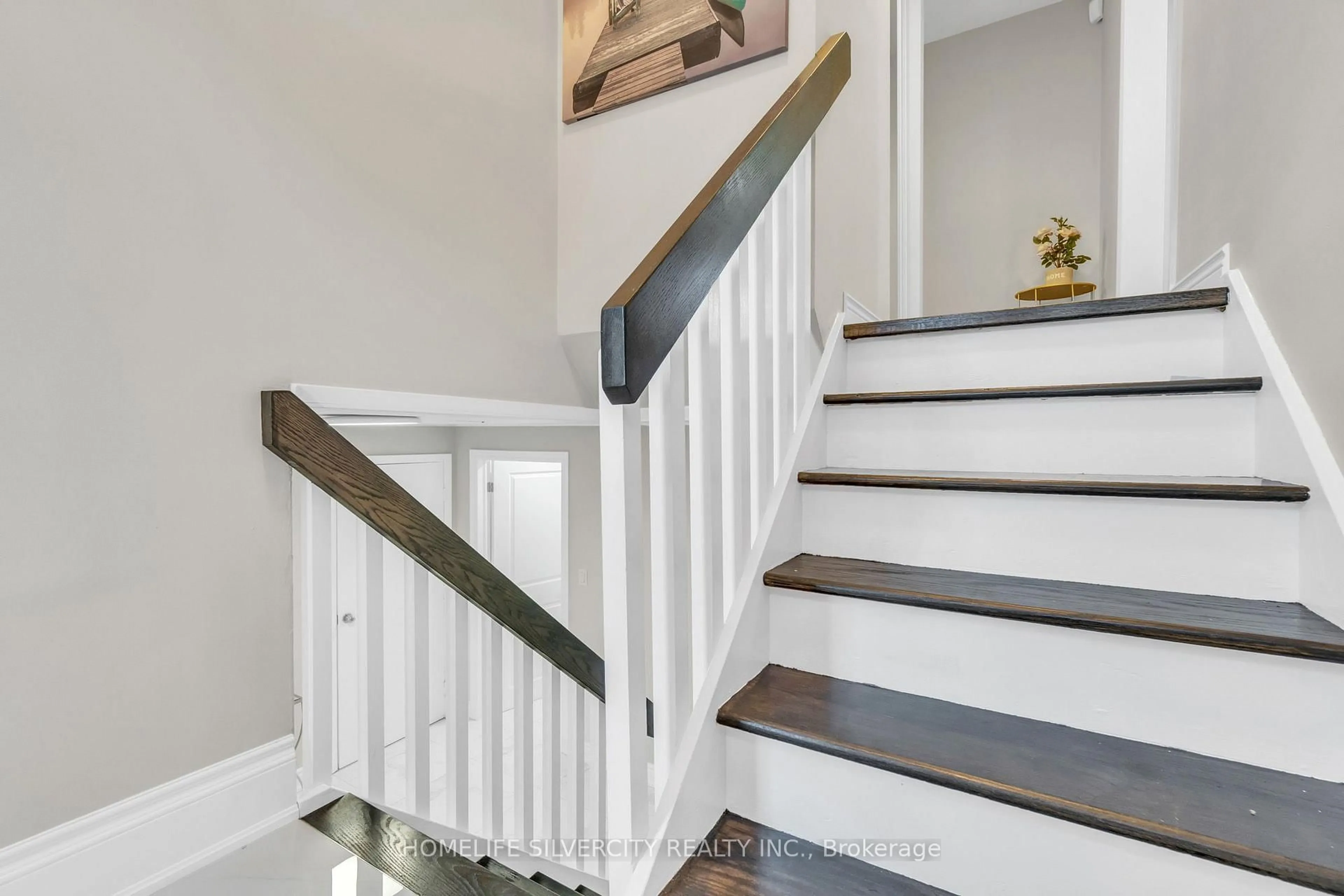 Stairs for 33 Sweetbriar Dr, Kitchener Ontario N2M 4S4