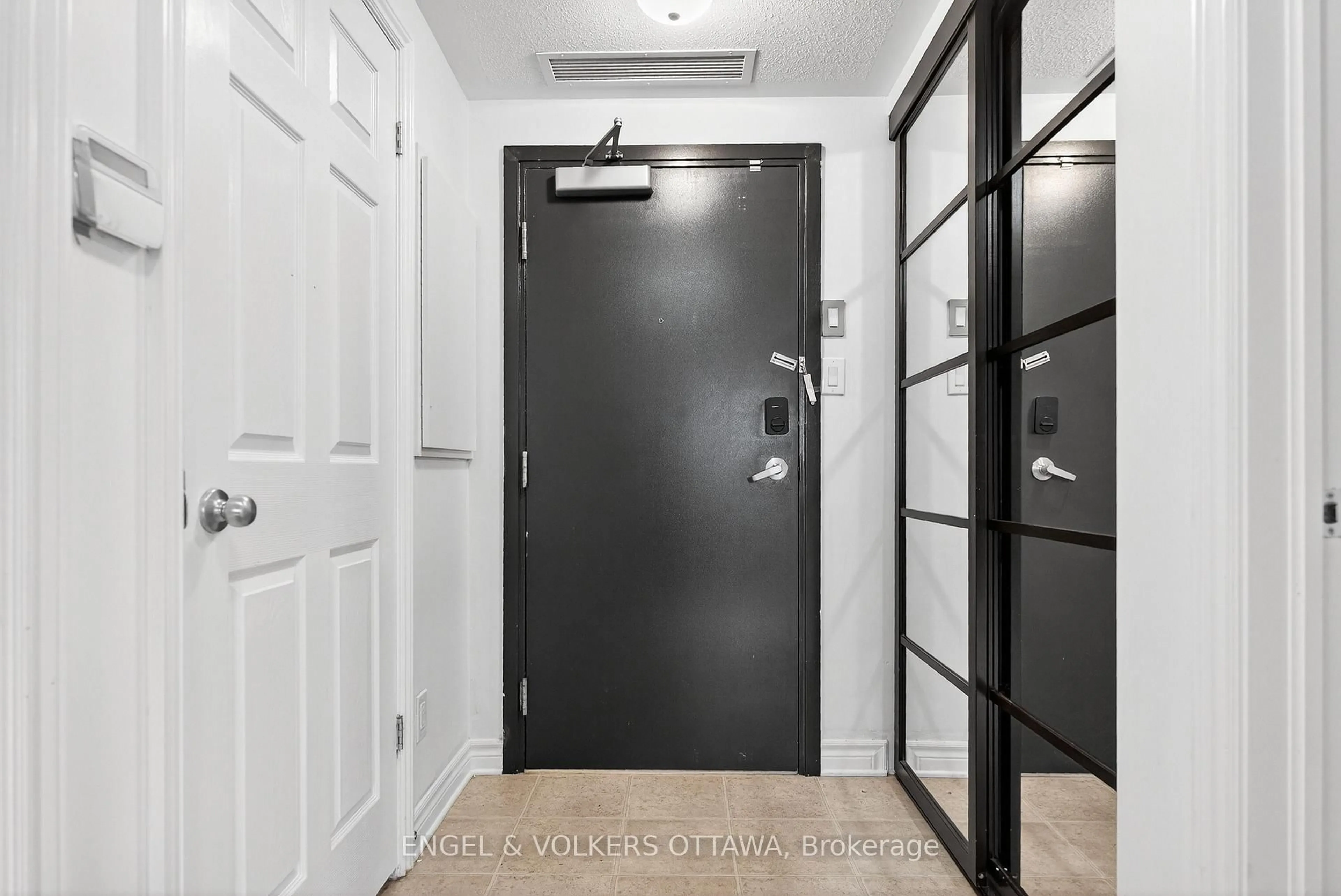 Indoor entryway for 760 Chapman Mills Dr #302, Ottawa Ontario K2J 3V2