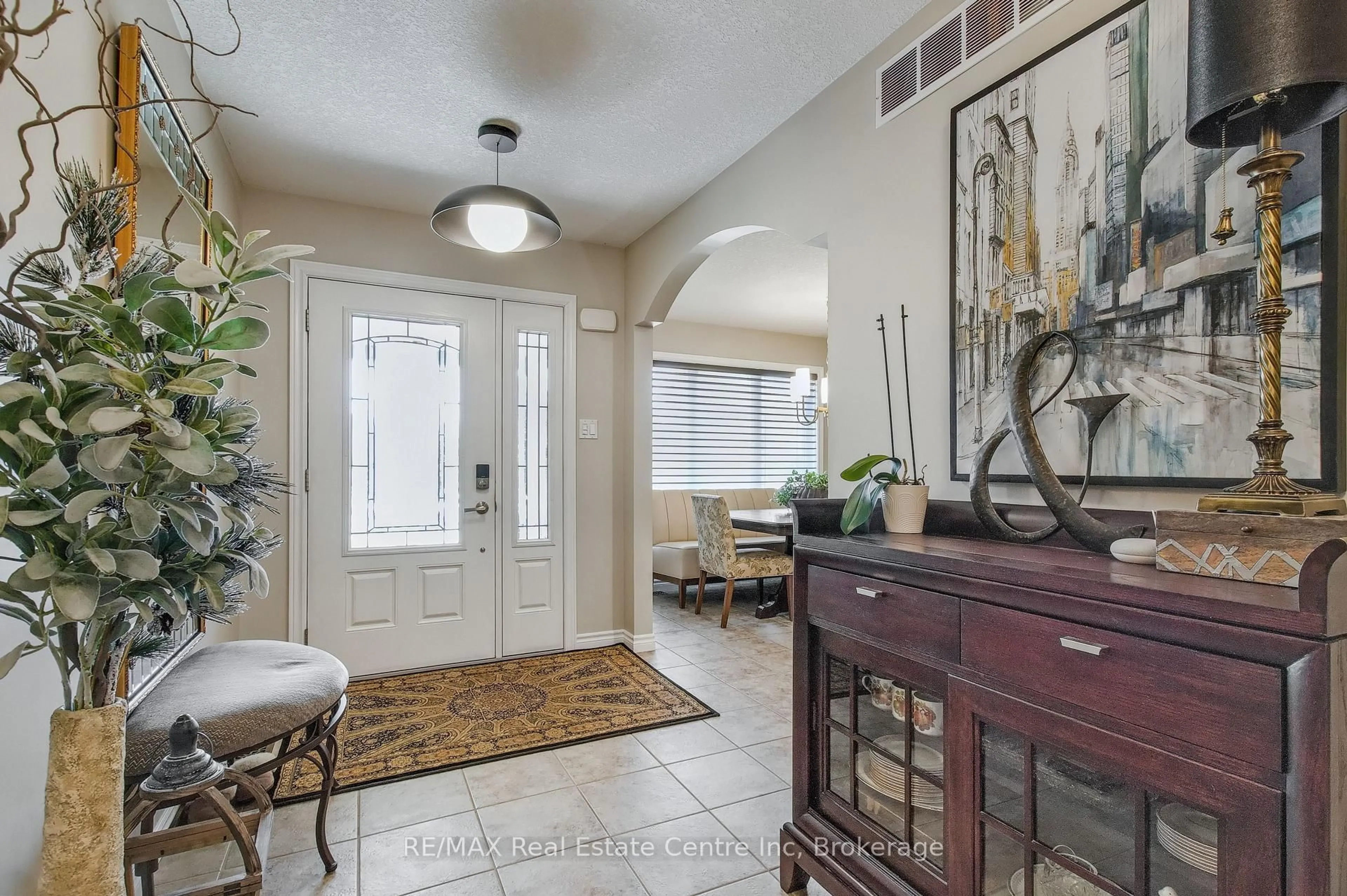 Indoor entryway for 70 Mcgowan St, Centre Wellington Ontario N0B 1S0