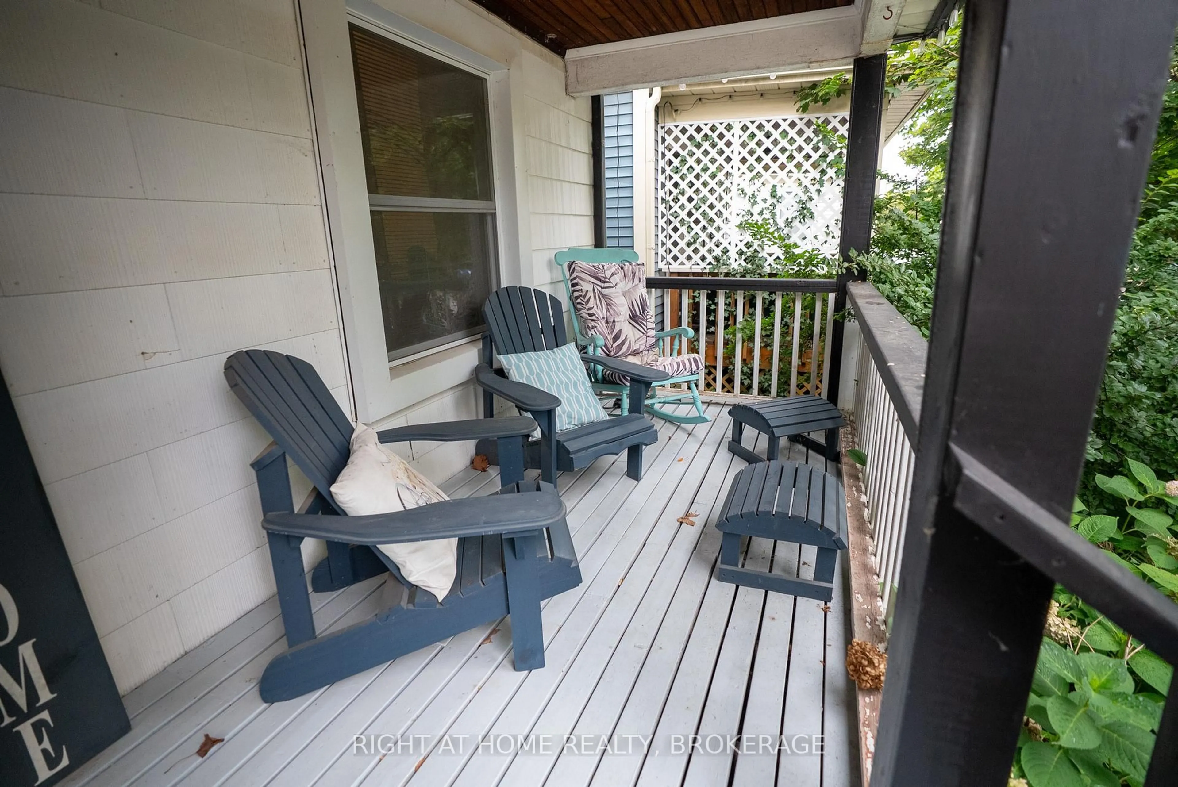 Patio, street for 88 Chaplin Ave, St. Catharines Ontario L2R 2E7