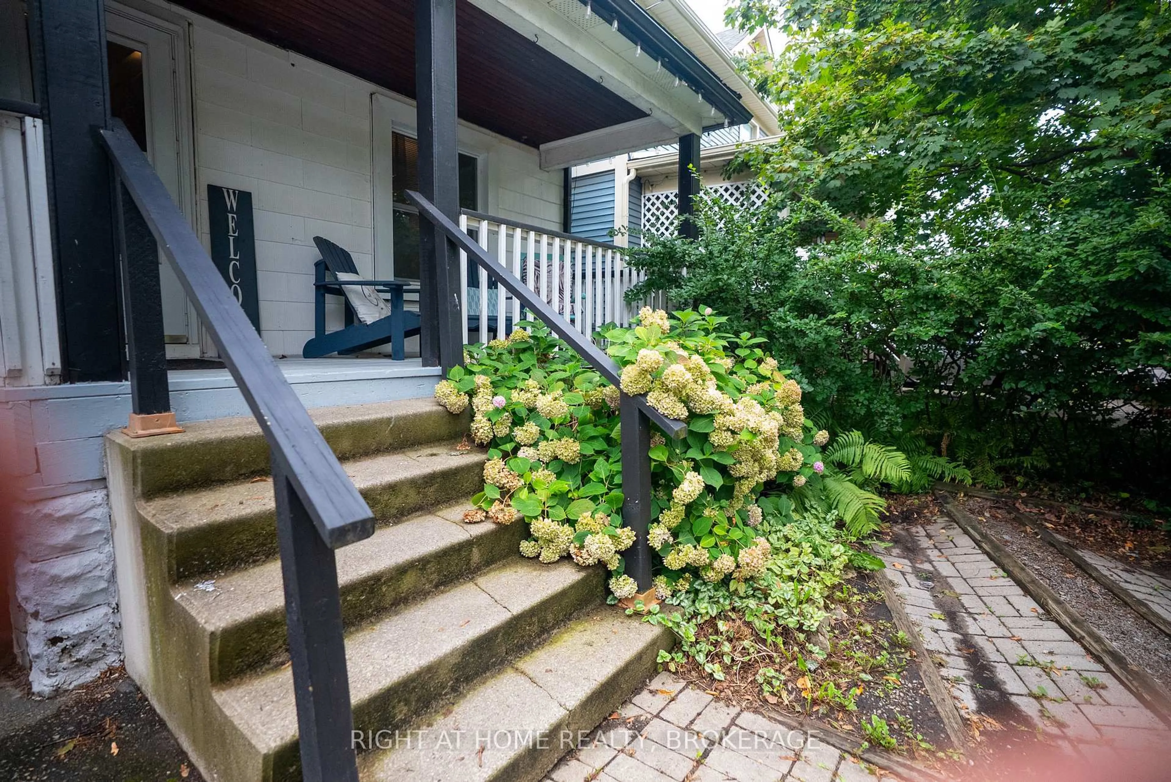 Patio, street for 88 Chaplin Ave, St. Catharines Ontario L2R 2E7