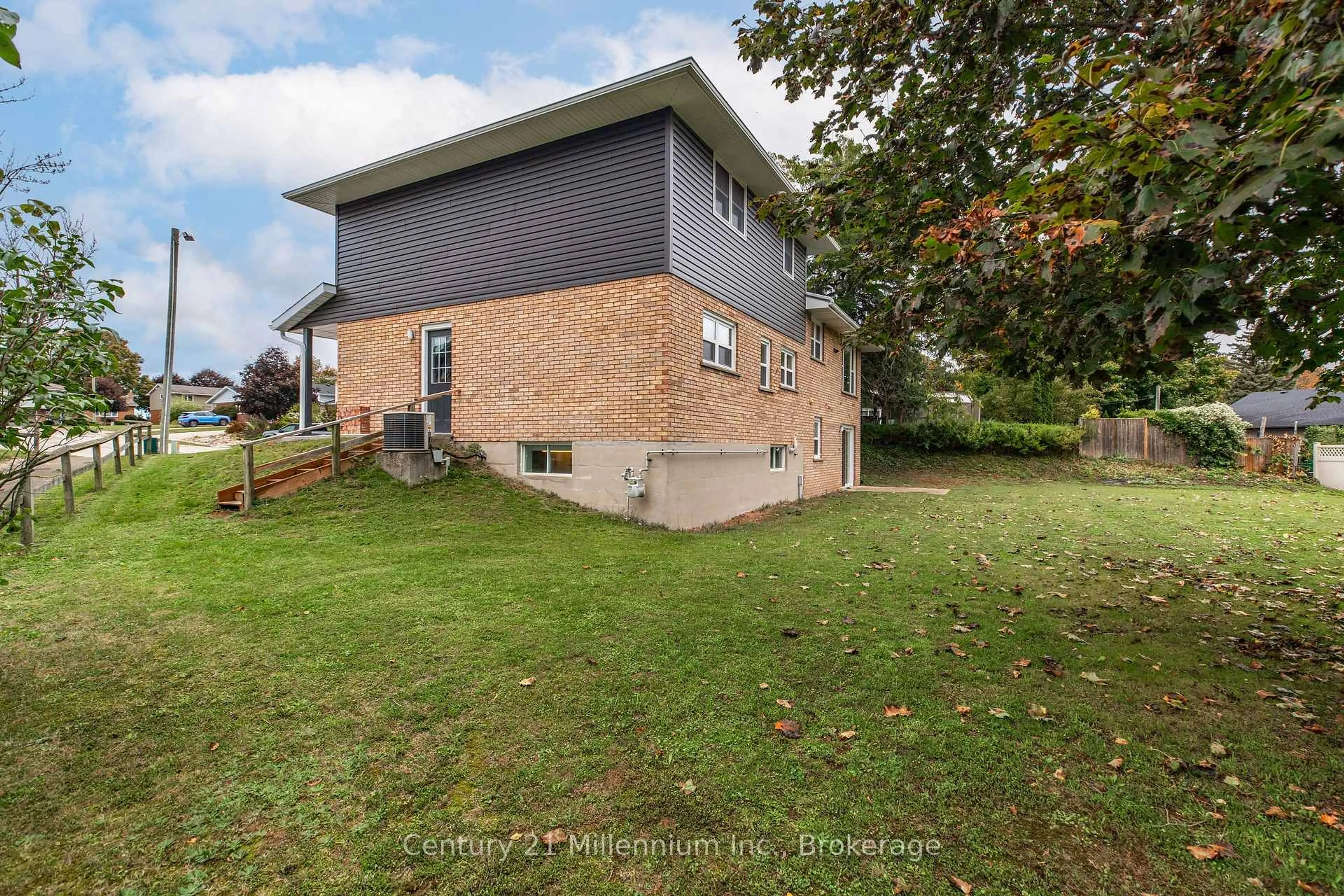 A pic from outside/outdoor area/front of a property/back of a property/a pic from drone, building for 887 Nodwell Crt, Saugeen Shores Ontario N0H 2C4