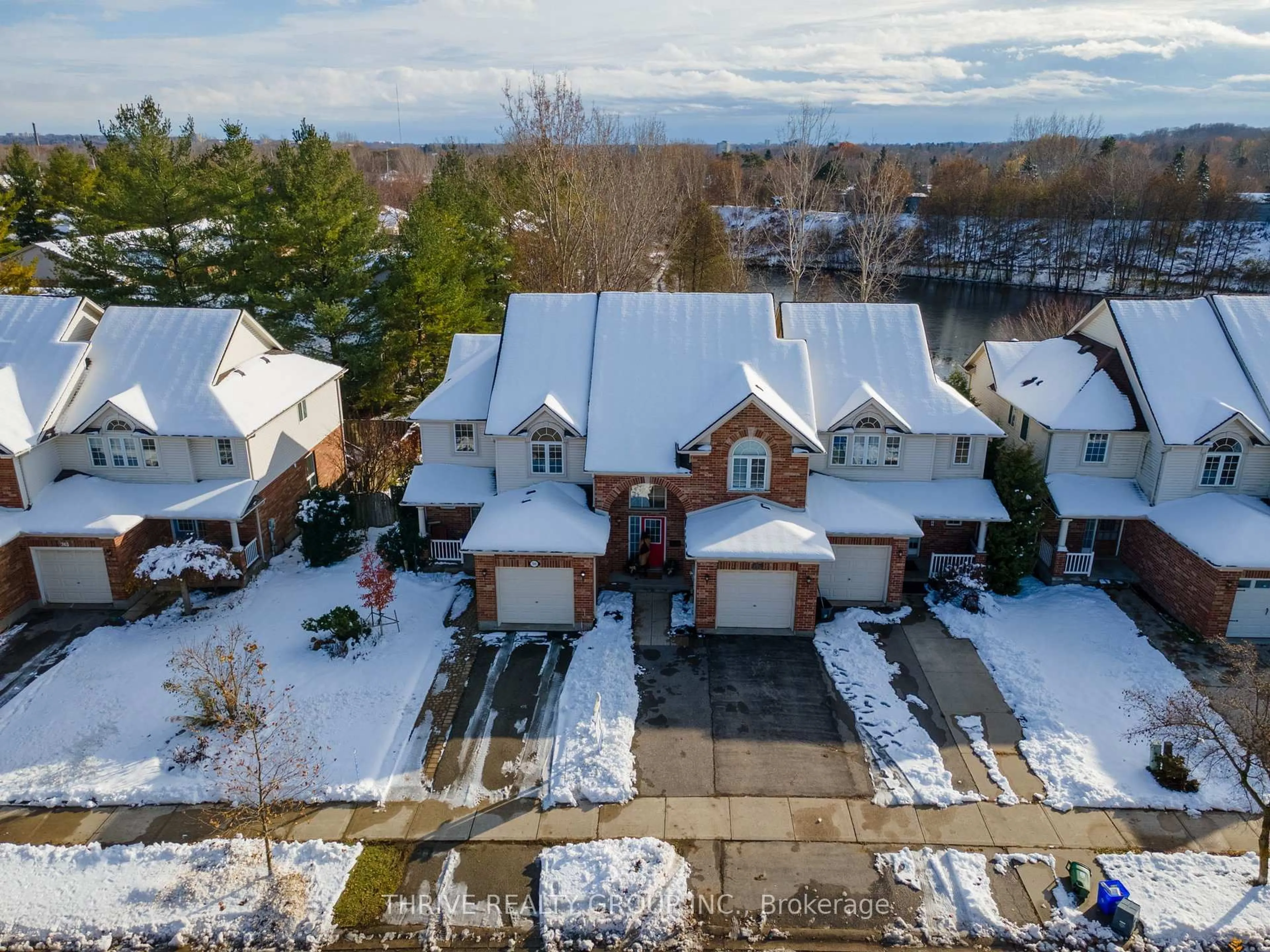 A pic from outside/outdoor area/front of a property/back of a property/a pic from drone, mountain view for 773 Silversmith St, London North Ontario N6H 5R7