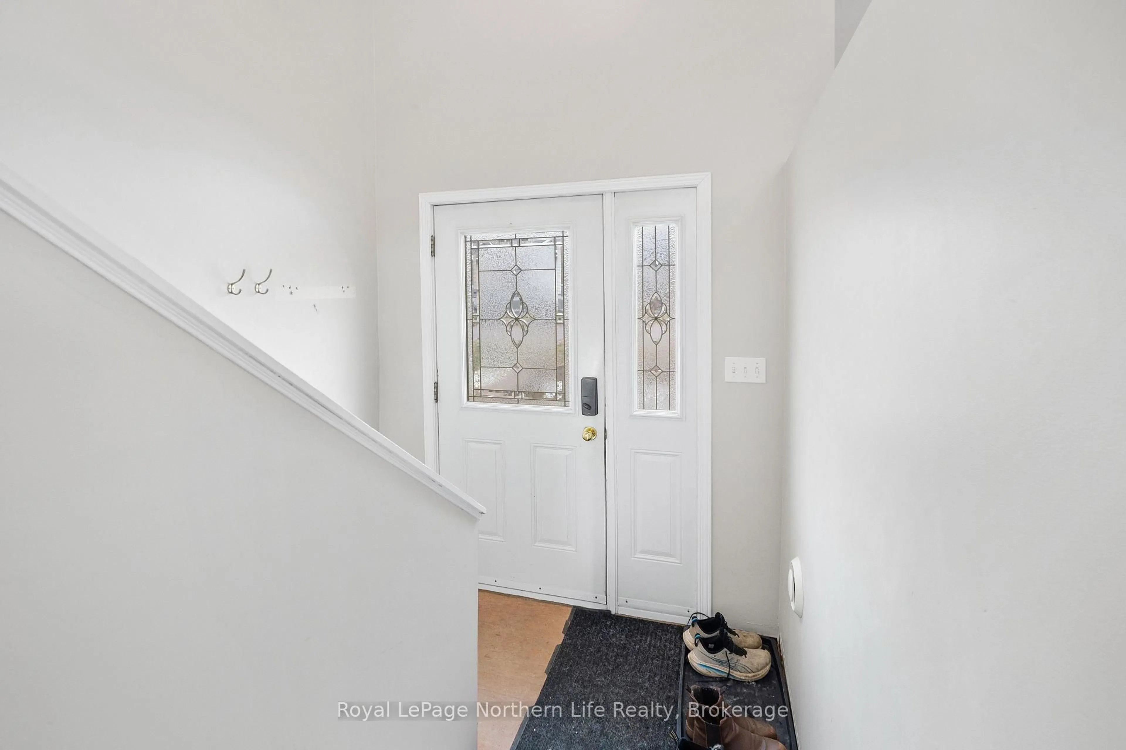 Indoor entryway for 478 Demers St, West Nipissing Ontario P2B 0A1