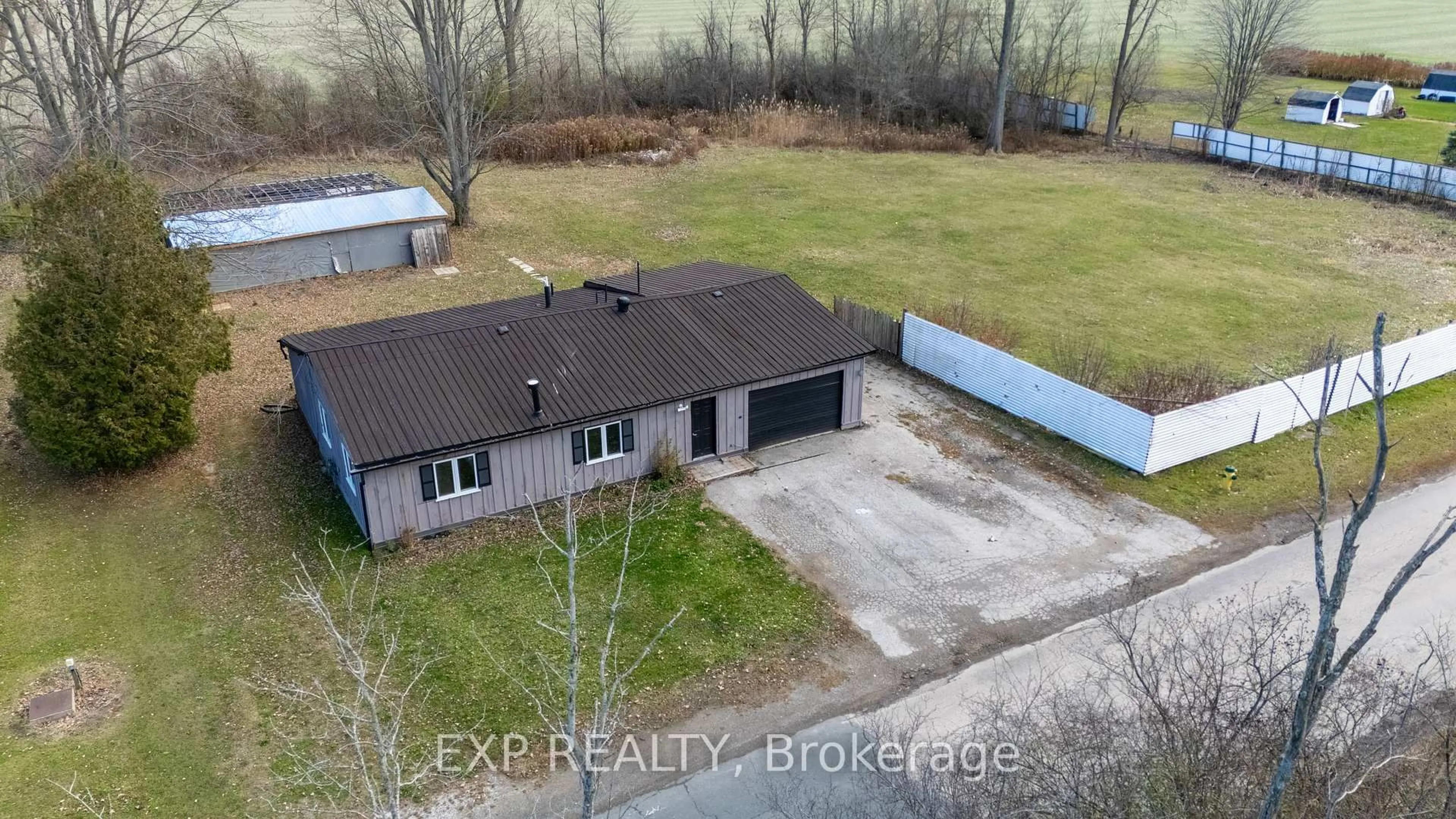 A pic from outside/outdoor area/front of a property/back of a property/a pic from drone, building for 90 Tank St, Petrolia Ontario N0N 1R0