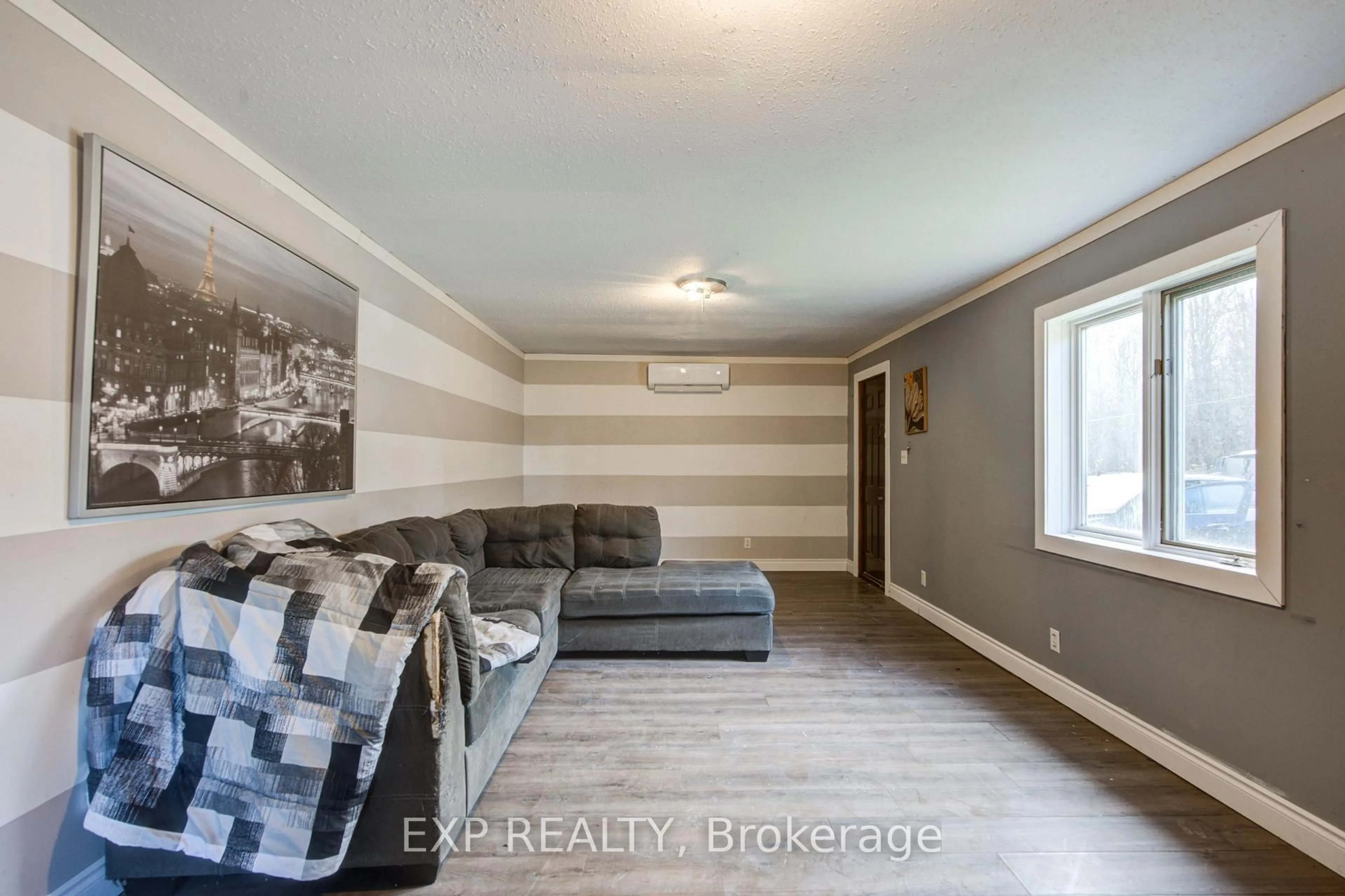 Living room with furniture, unknown for 90 Tank St, Petrolia Ontario N0N 1R0