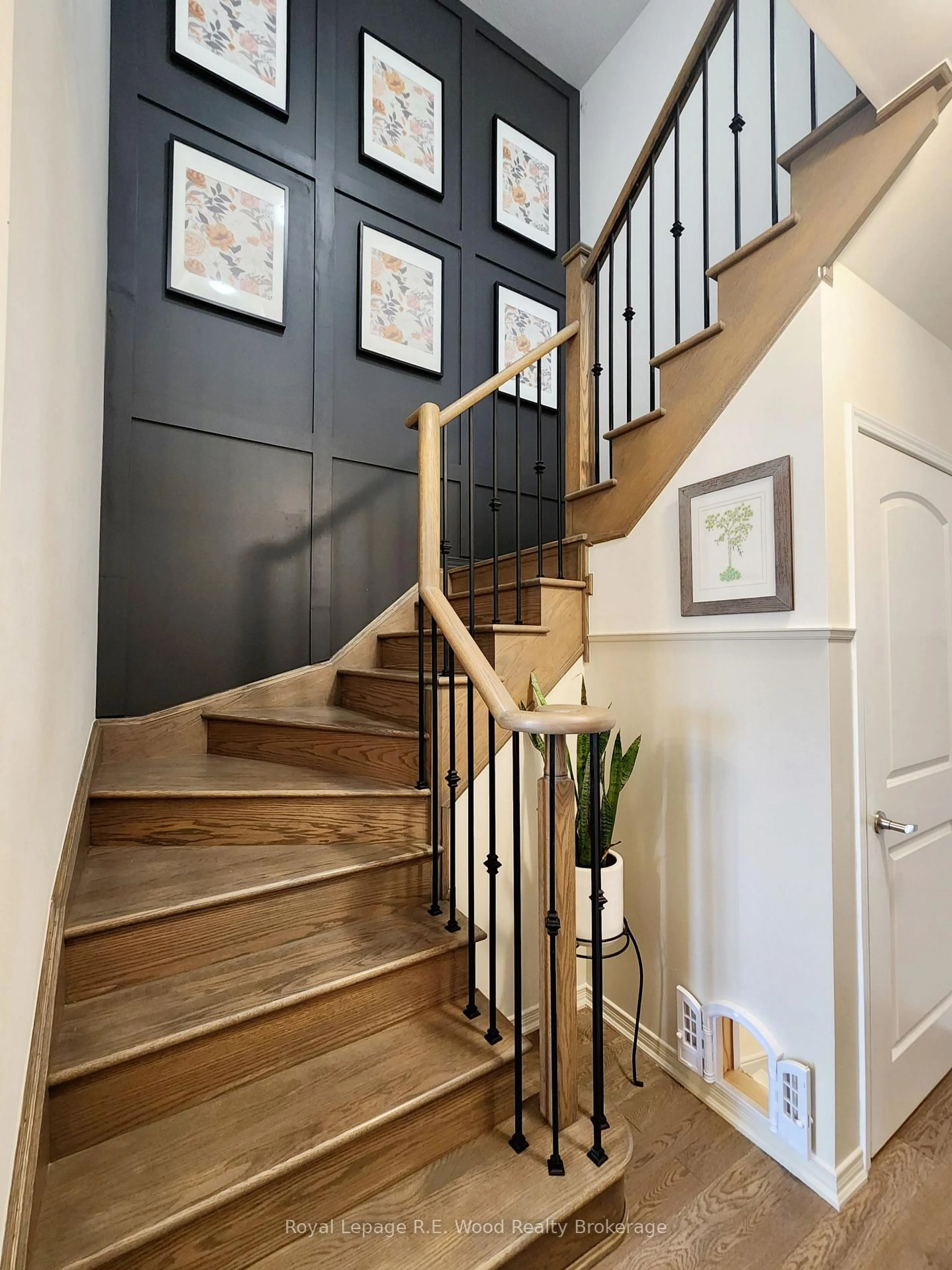 Stairs for 93 Cactus Cres, Hamilton Ontario L8J 0M4