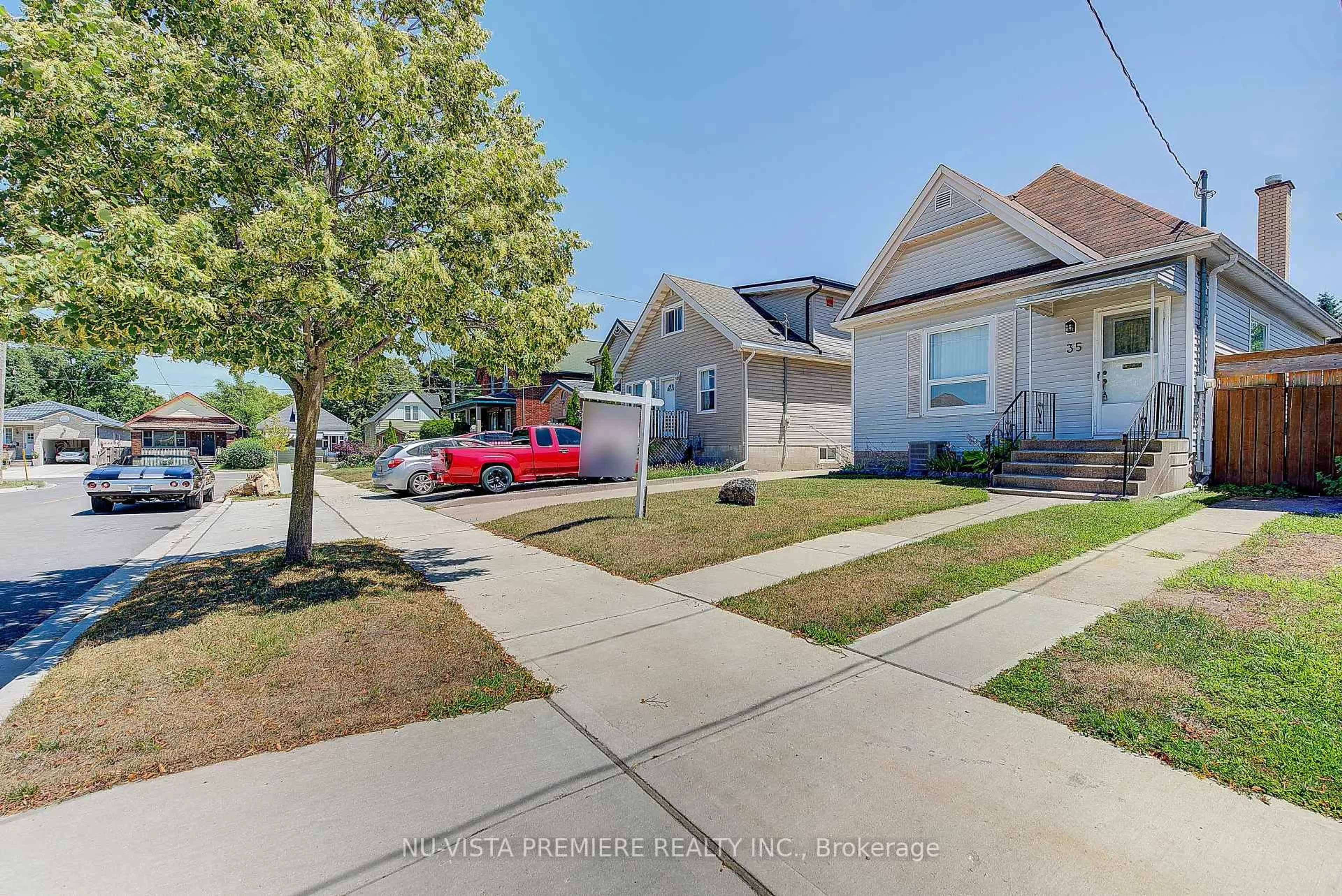 A pic from outside/outdoor area/front of a property/back of a property/a pic from drone, street for 35 Major St, London East Ontario N5Z 1E2