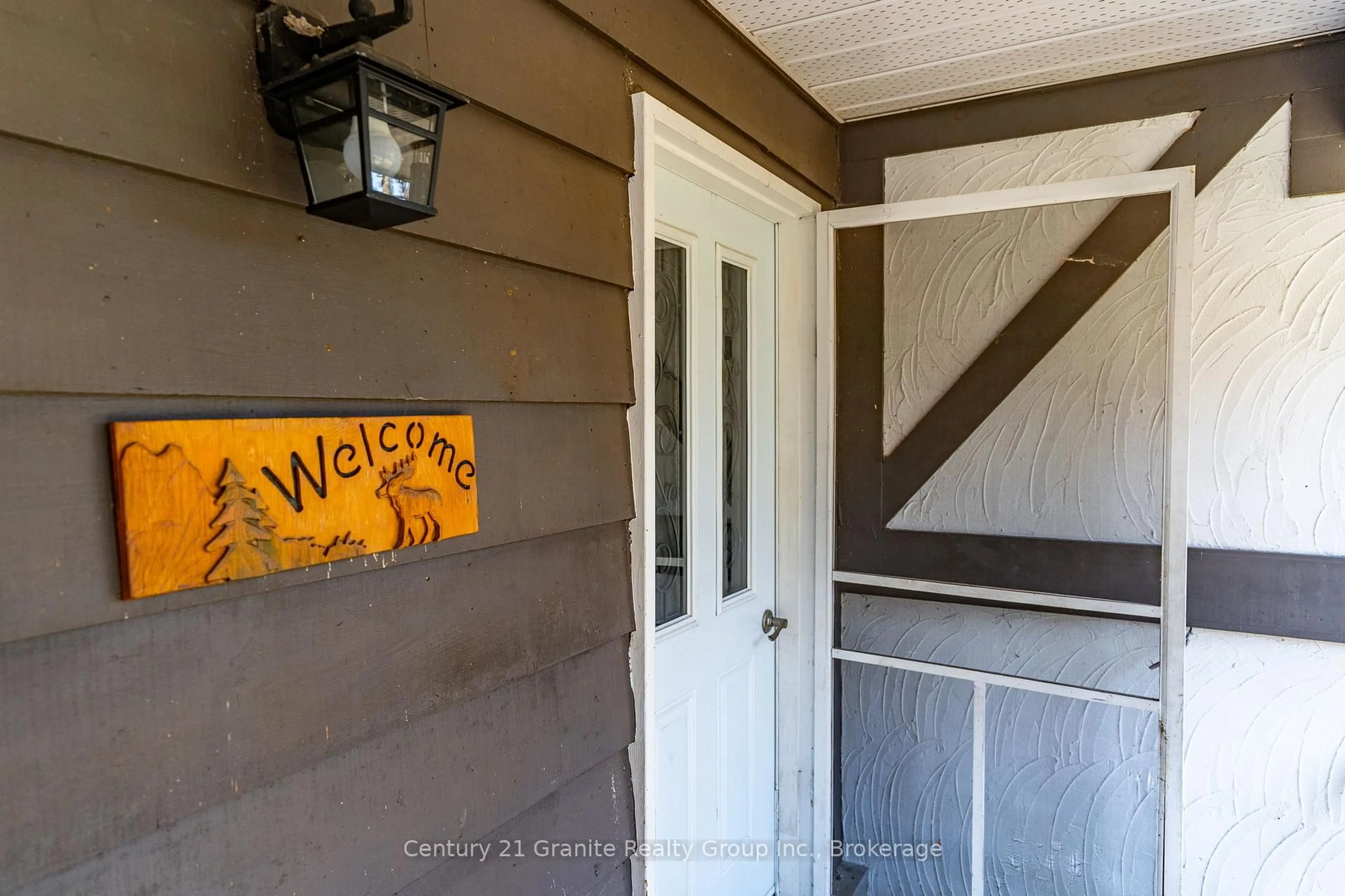 Indoor entryway for 1061 Clear Lake Rd, Minden Hills Ontario K0M 2K0