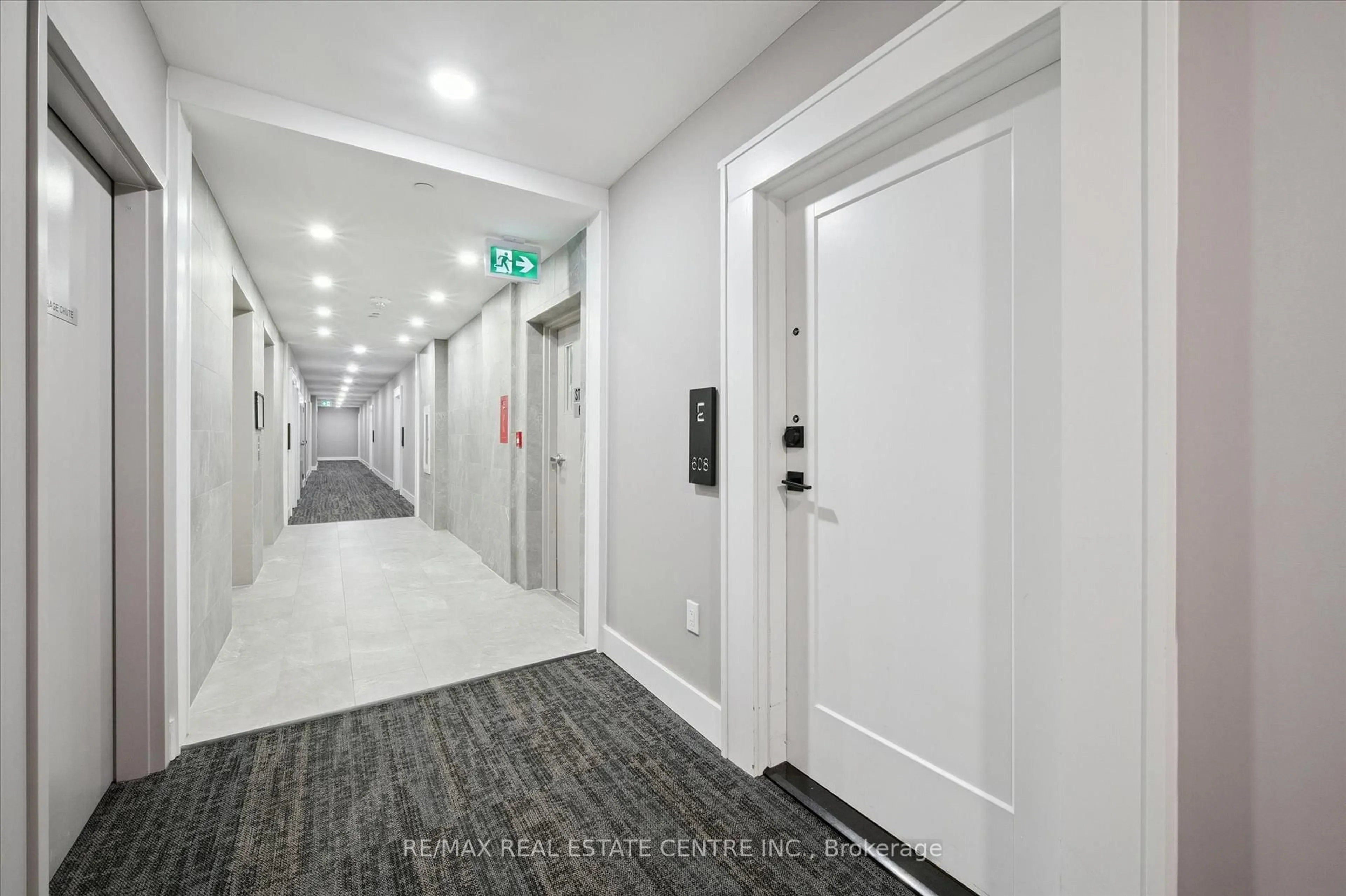 Indoor foyer for 71 Wyndham St #608, Guelph Ontario N1E 5R3