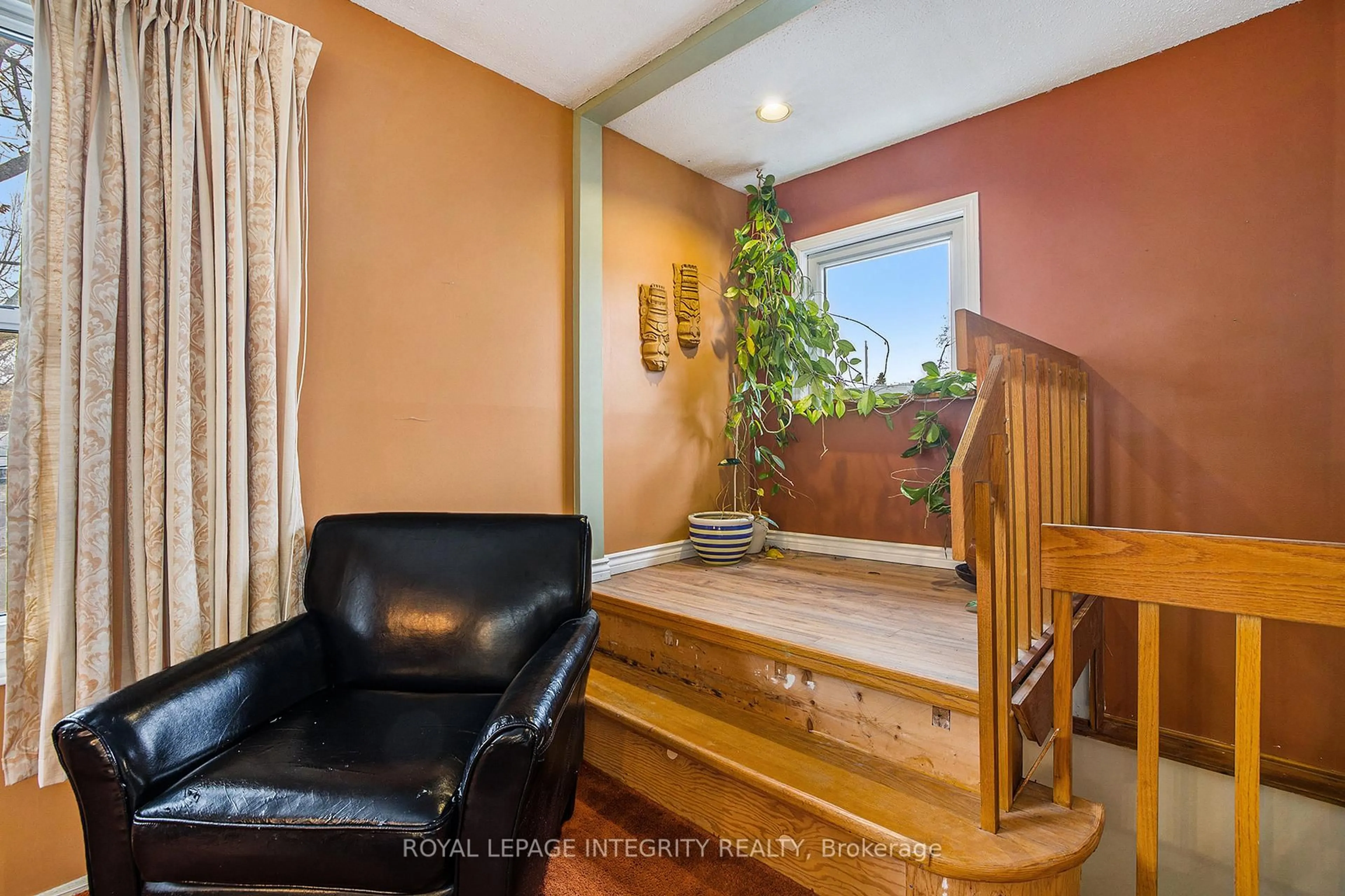 Unknown for 9 Shouldice Cres, Ottawa Ontario K2L 1M8