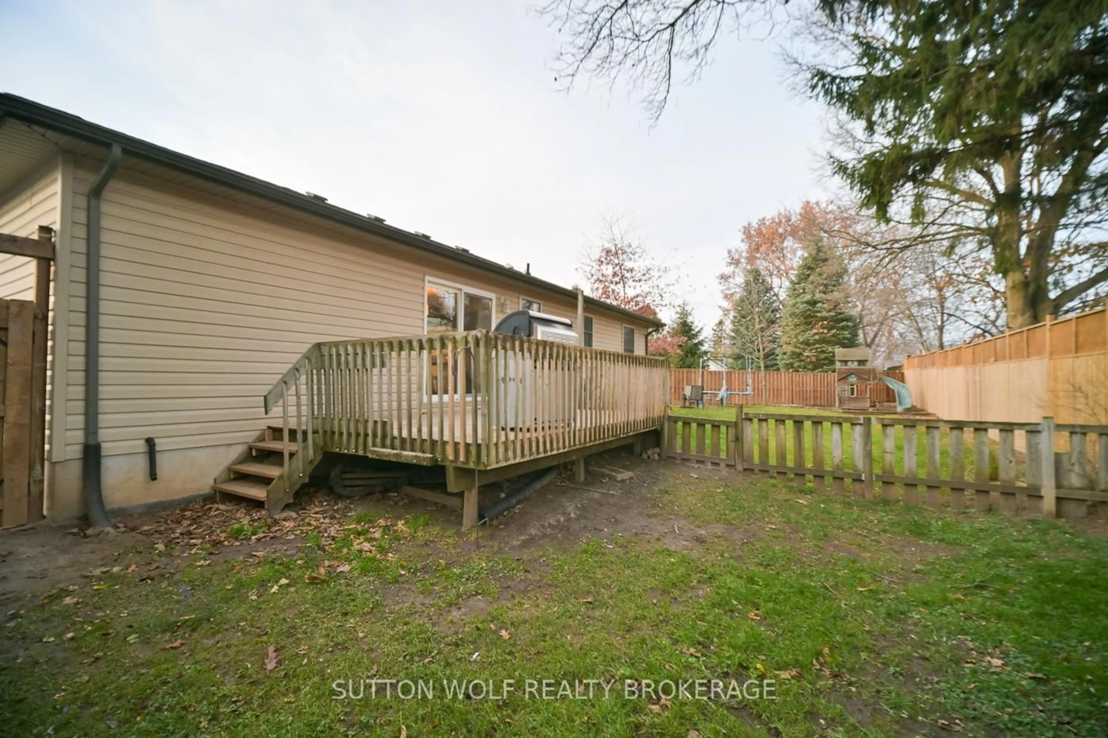 Patio, unknown for 29 Pittao Pl, Strathroy-Caradoc Ontario N7G 4E7