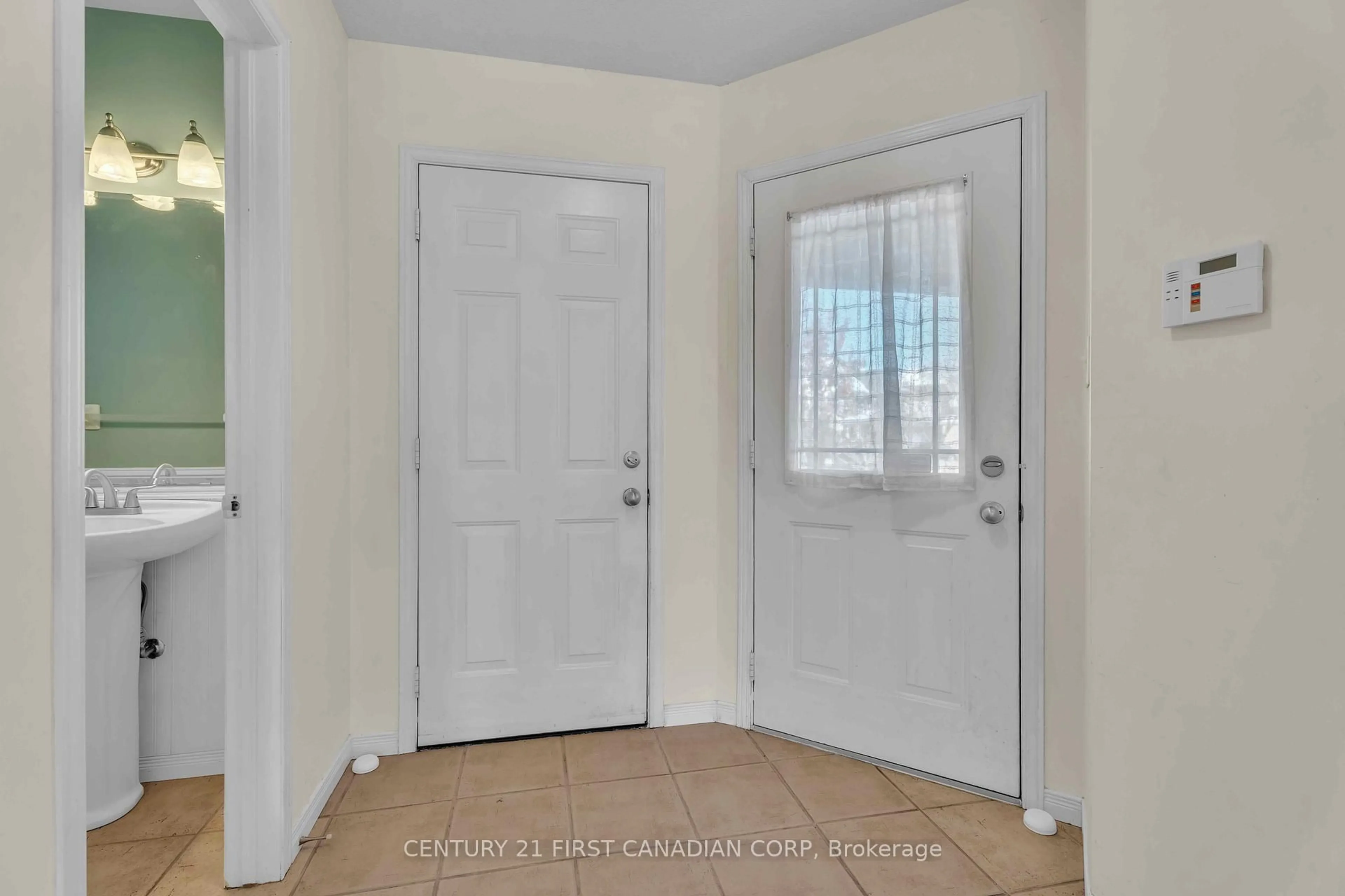Indoor entryway for 835 Whetherfield St, London North Ontario N6H 5T7