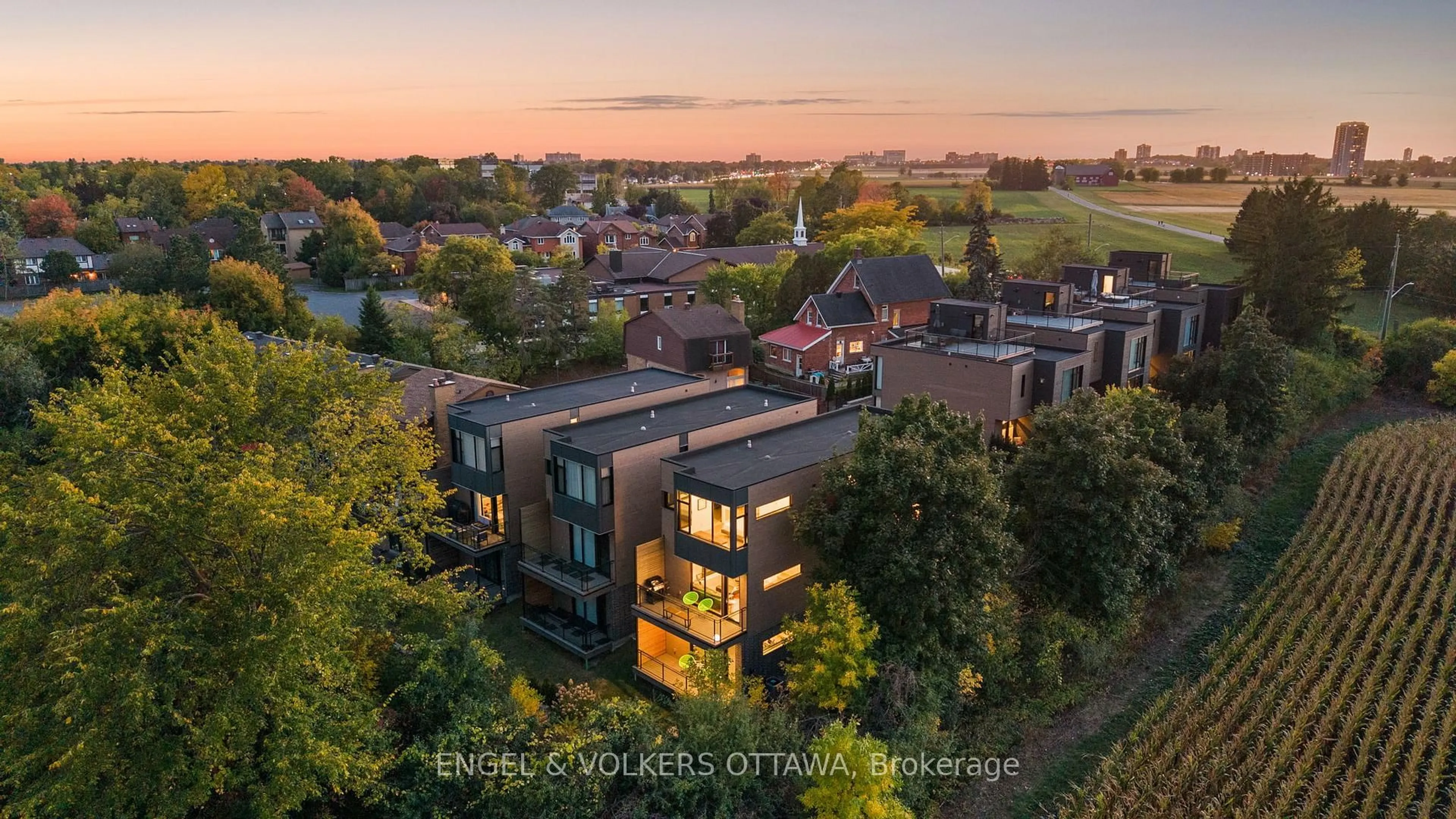 A pic from outside/outdoor area/front of a property/back of a property/a pic from drone, unknown for 127 Peridot Private, Ottawa Ontario K2C 3M3